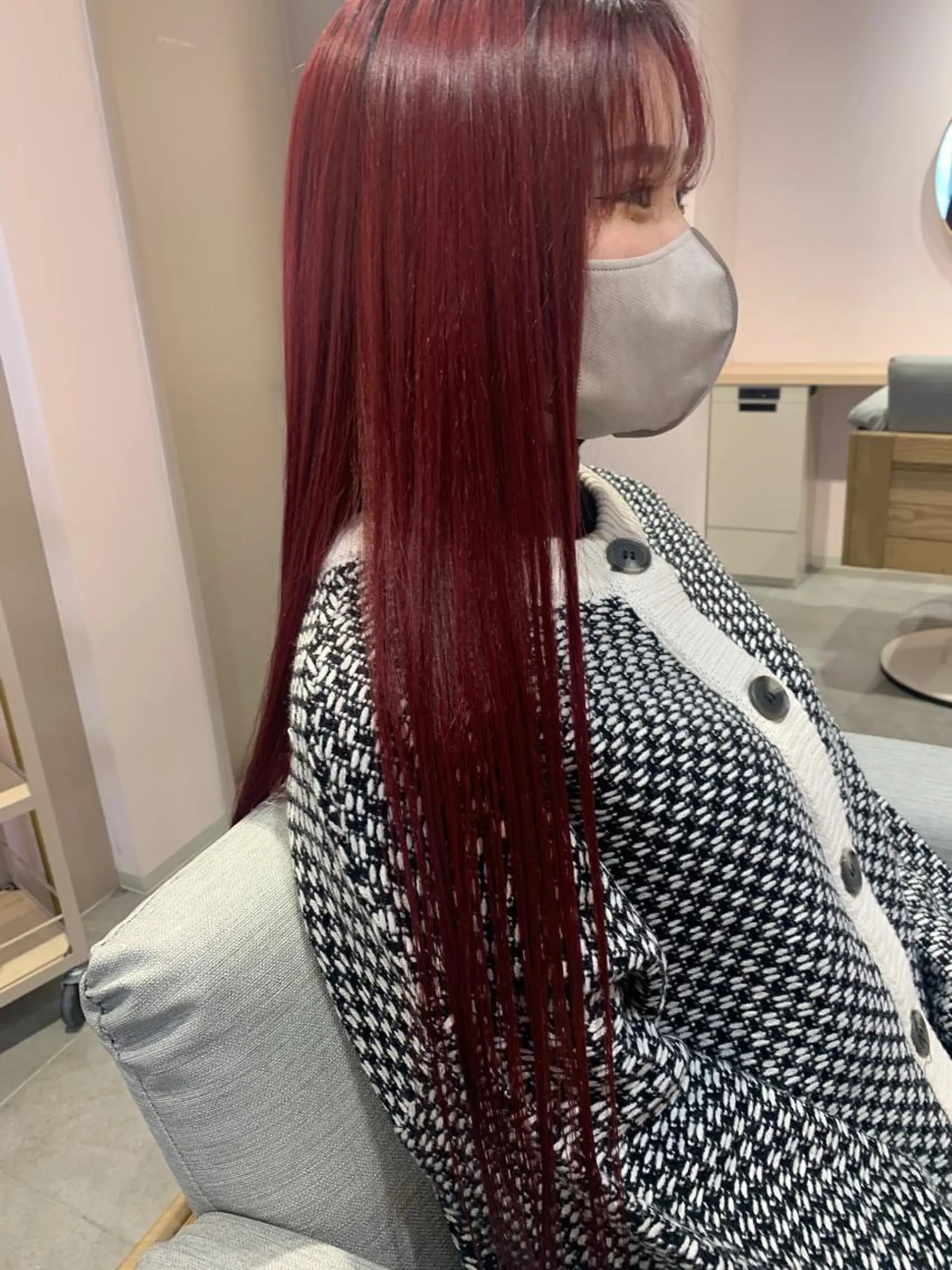 カラー レッドカラー rio .のヘアスタイル