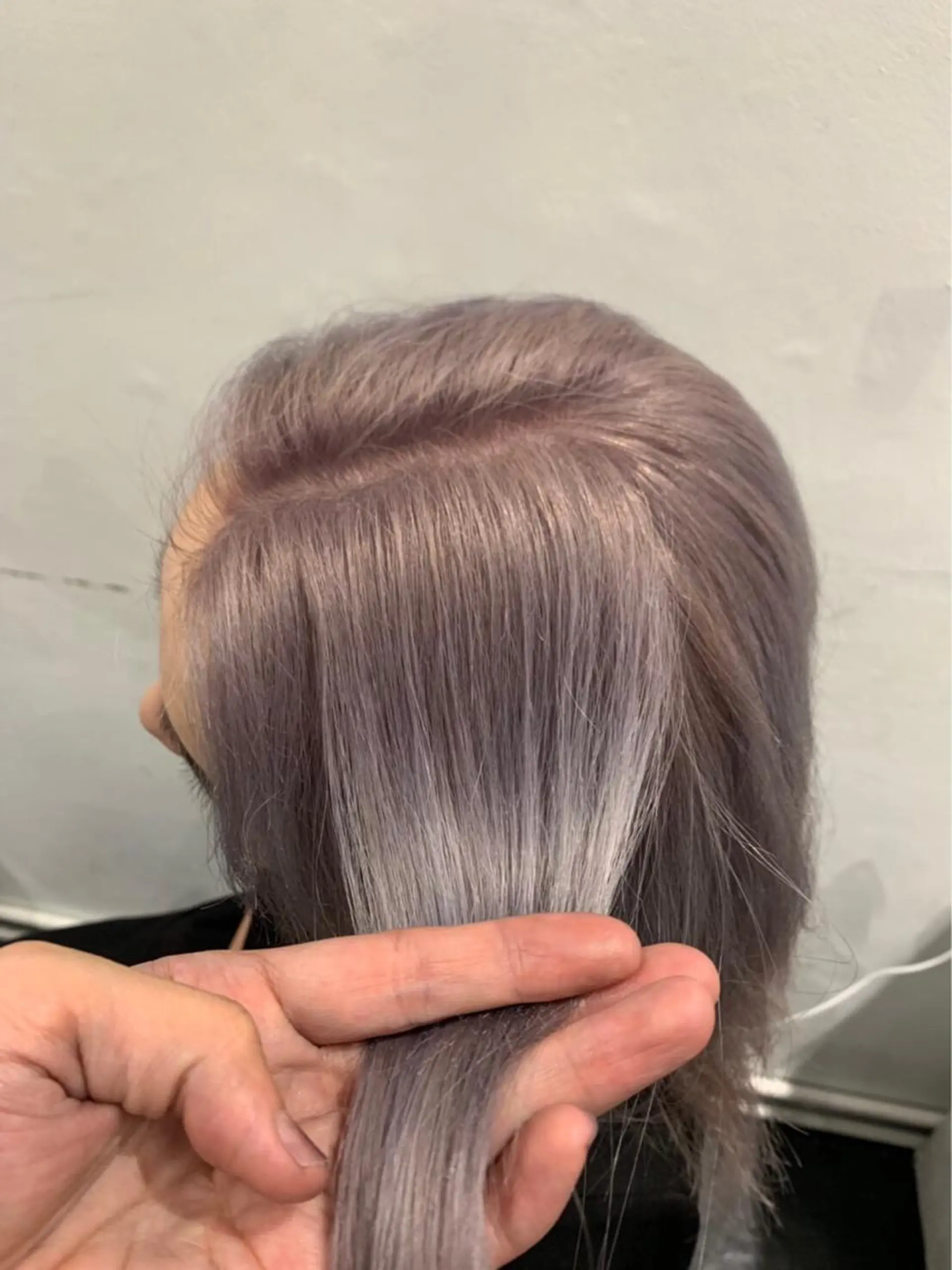 ミディアム パープルカラー サイレント美容師 アイリィのヘアスタイル