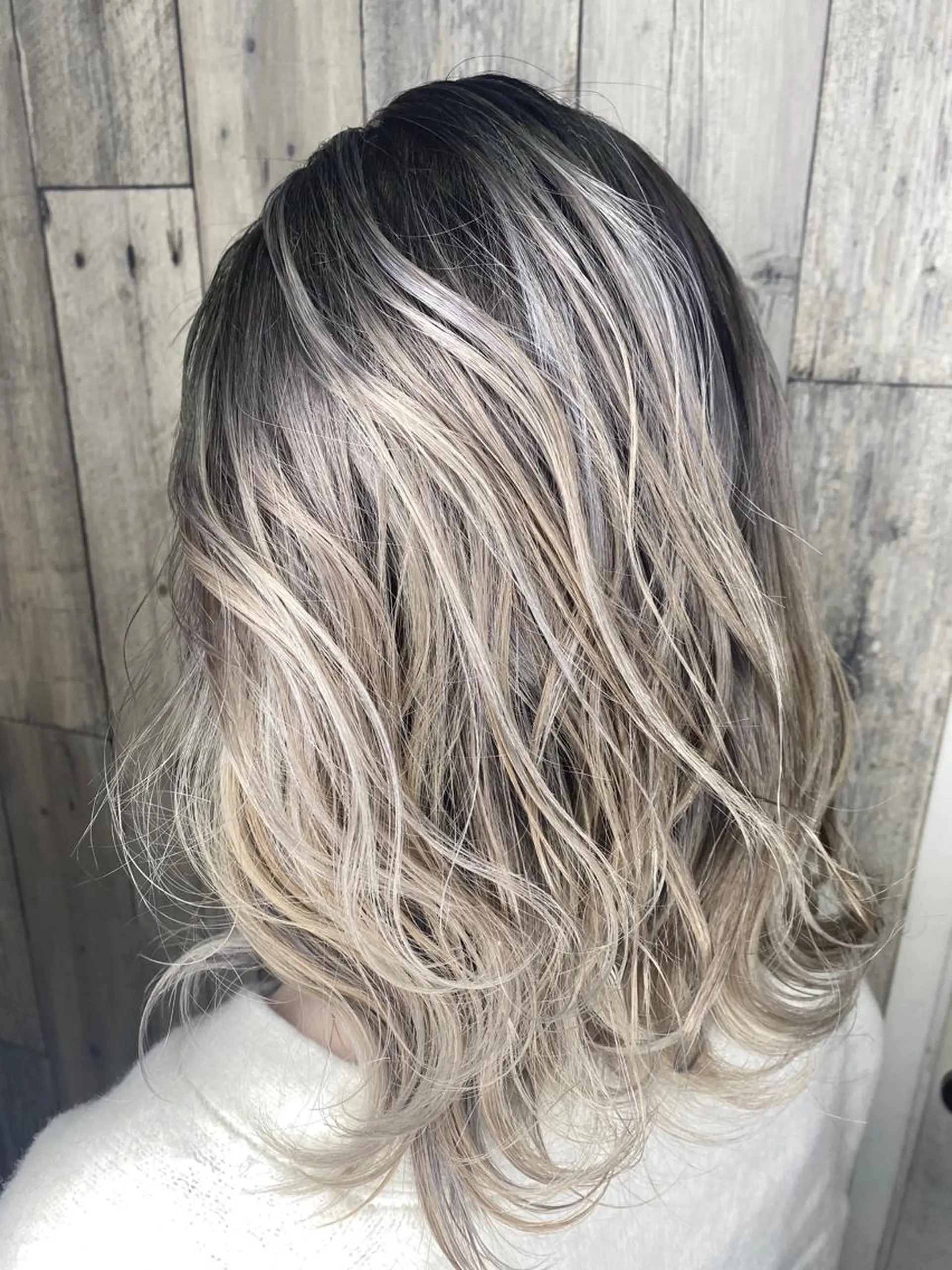 ミディアム カラー LOHAS Kanaのヘアスタイル