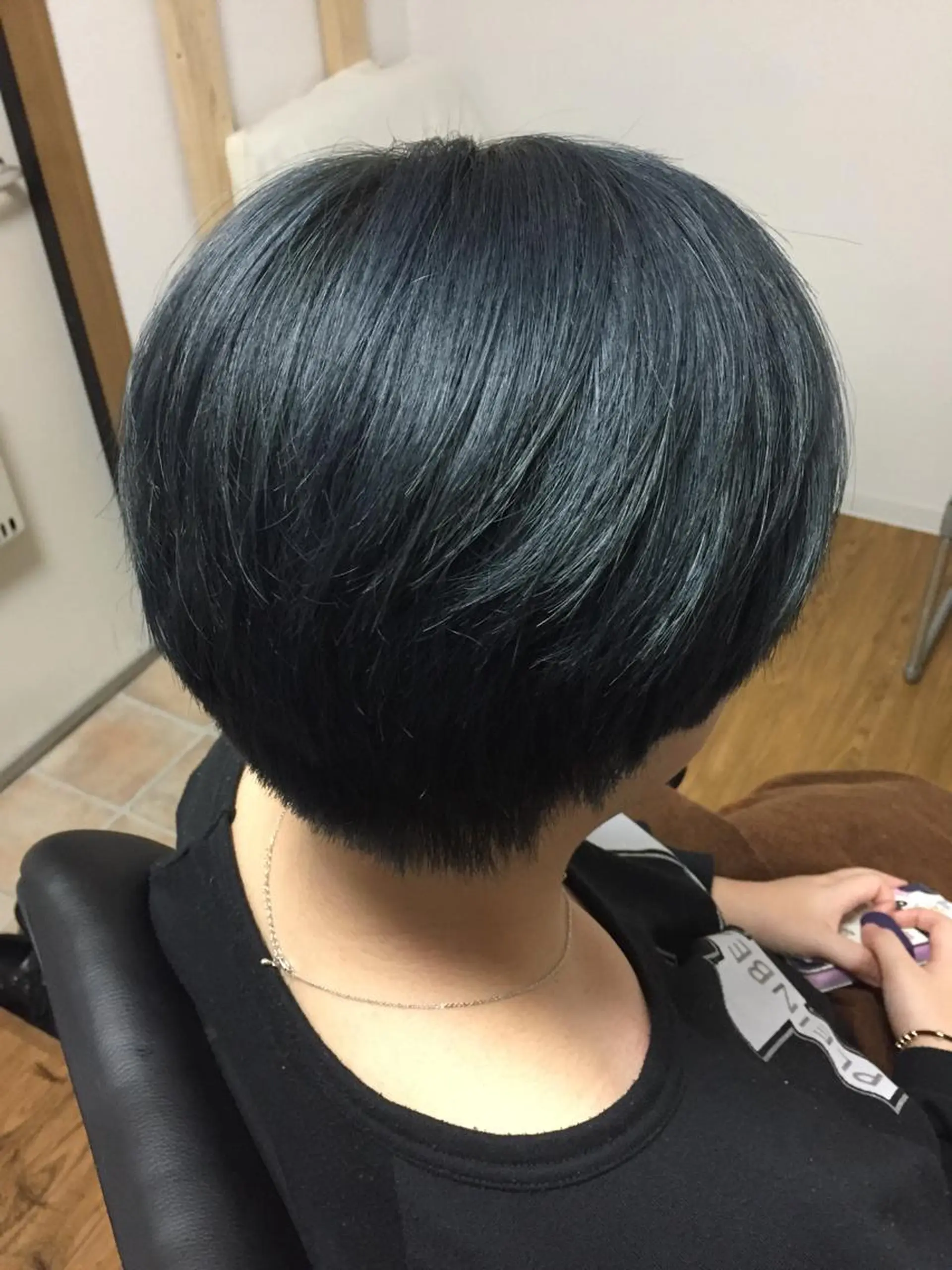 ショート カラー ブリーチ ブルーカラー ブラウンカラー シルバー じょん 。のヘアスタイル