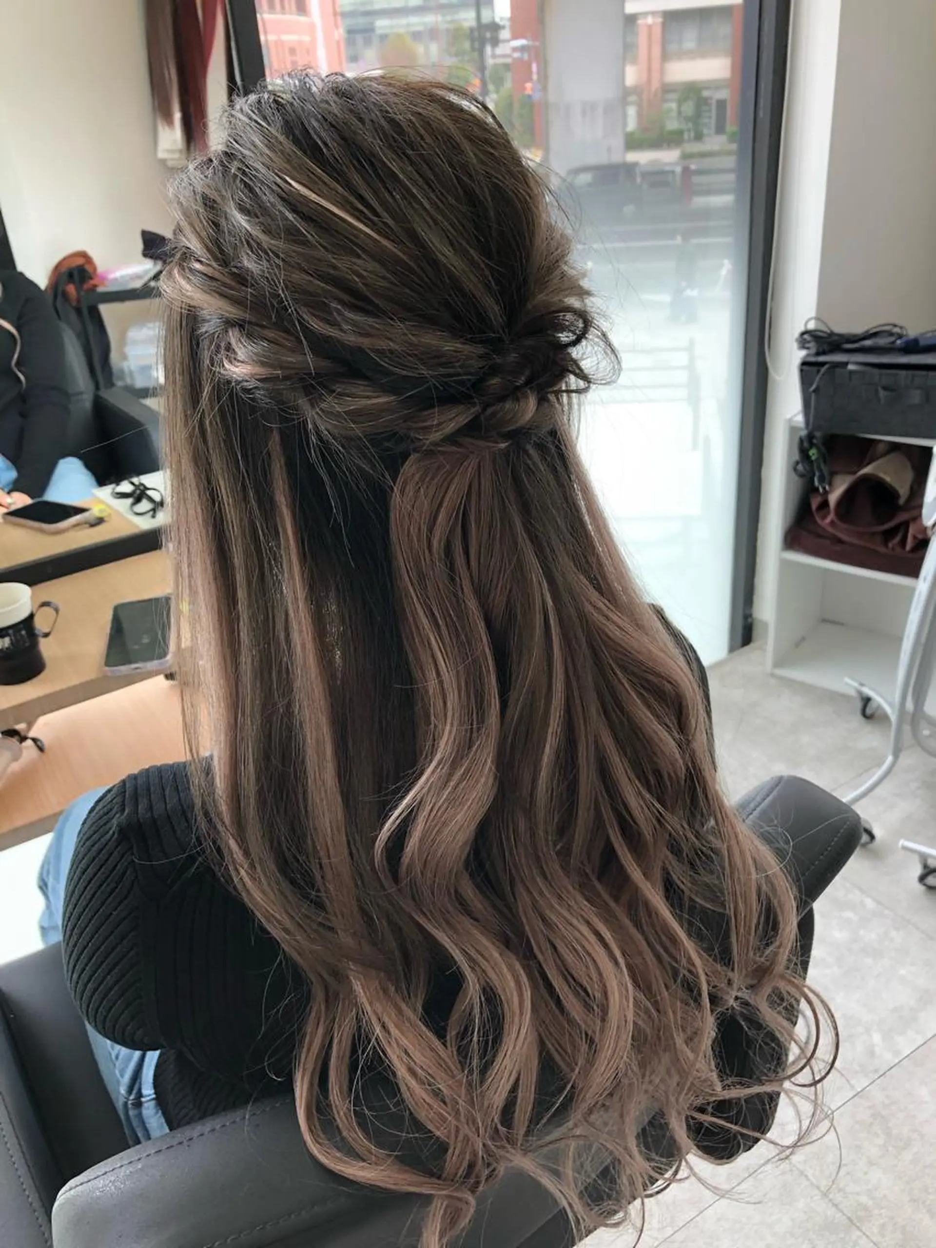 ロング カラー ヘアアレンジ ハーフアップ シールエクステ バレイヤージュ ハイトーンカラー エクステ レイヤー/エクステ alpha下妻のヘアスタイル