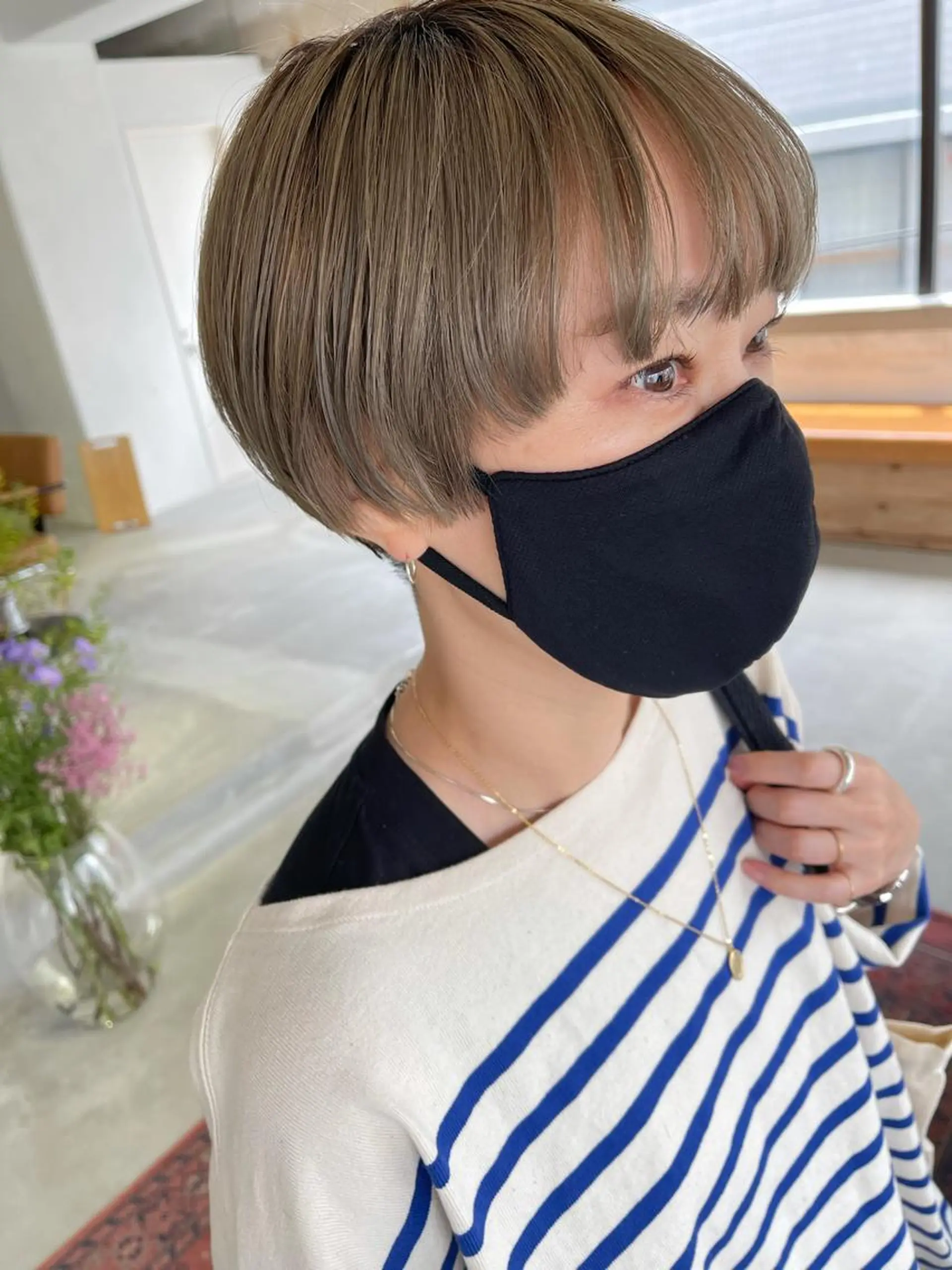 ショート カラー カット ヘアカラー トリートメント 💓パーマ，💗 レイヤーカットのヘアスタイル