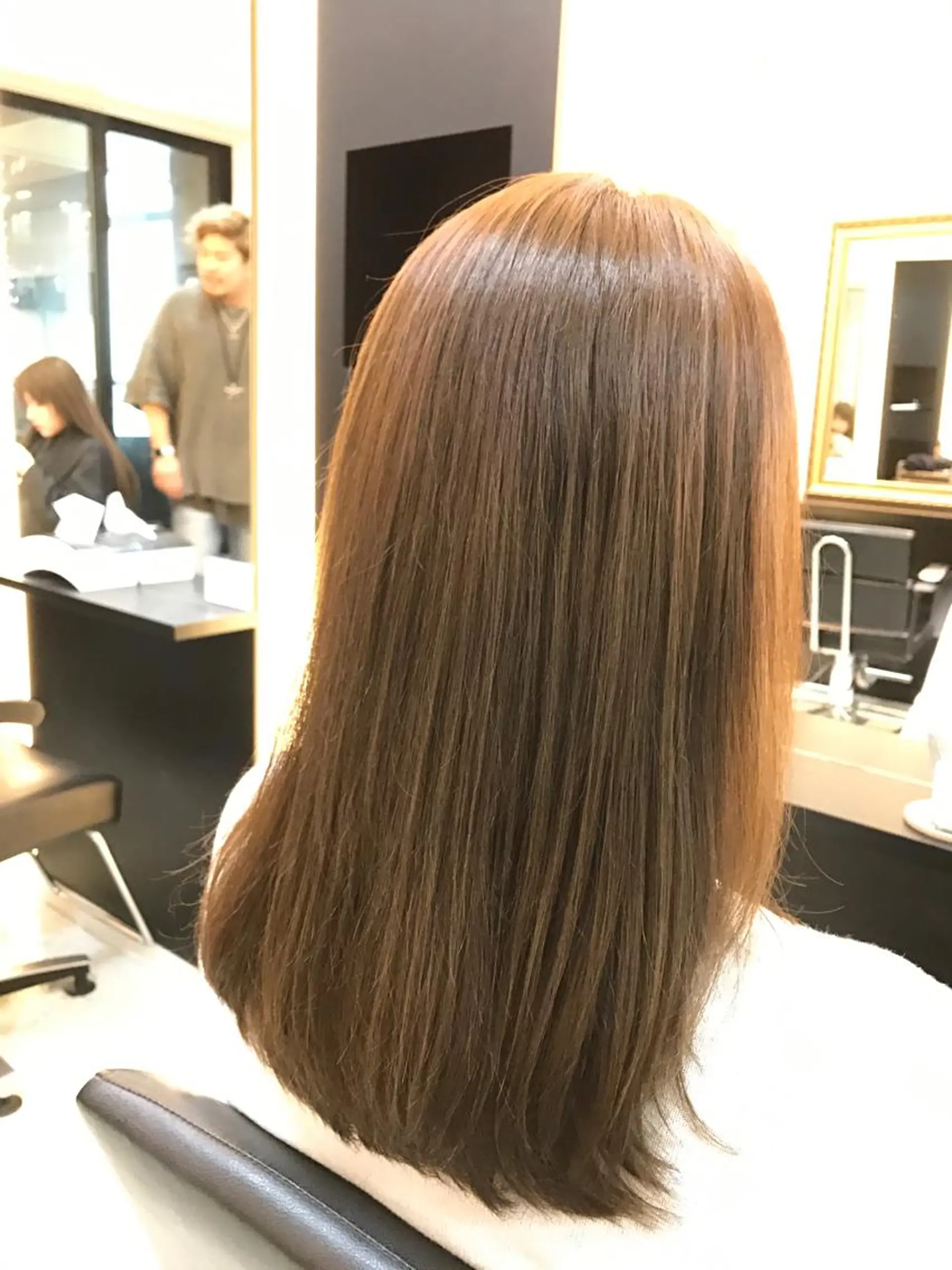 セミロング カラー ダブルカラー イルミナカラー オレンジ カット 縮毛矯正 トリートメント Velle forte所属・國井 慎吾のヘアスタイル