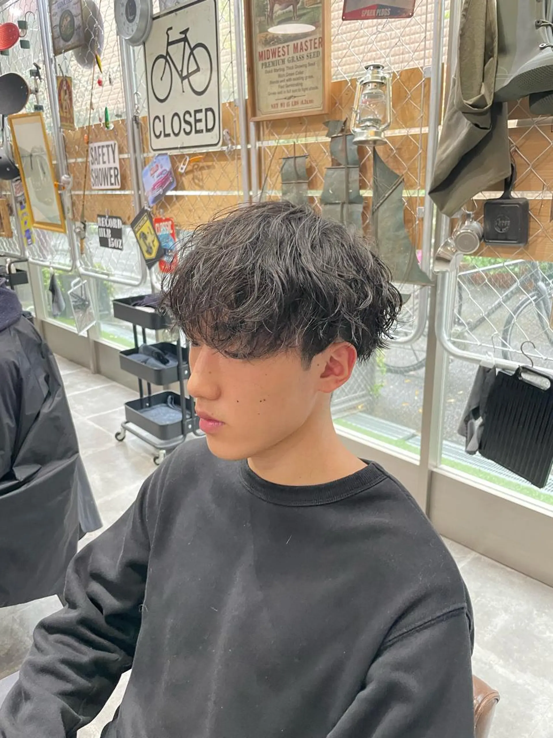 ショート カラー パーマ ヘアアレンジ メンズ メンズパーマ 波巻きパーマ スパイラルパーマ パーマ メンズカット✂️ パーマ寺西優真のヘアスタイル