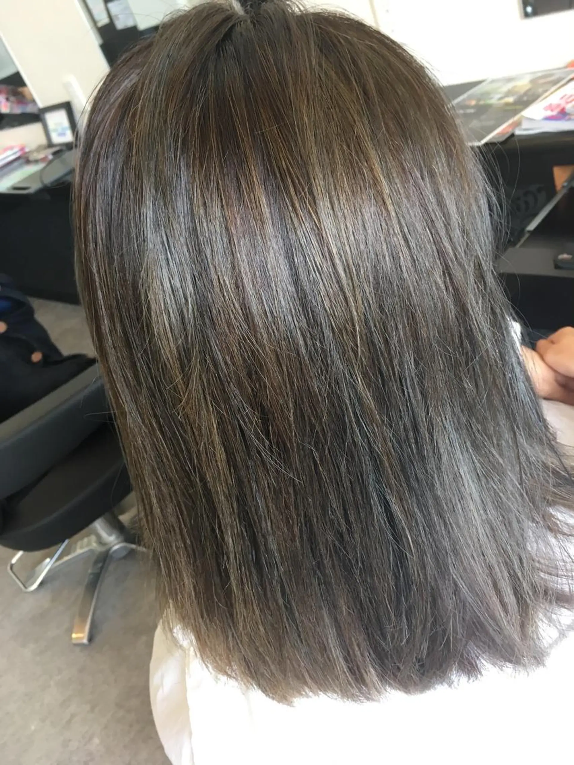 カラー グレージュ 小野岡 潤子のヘアスタイル