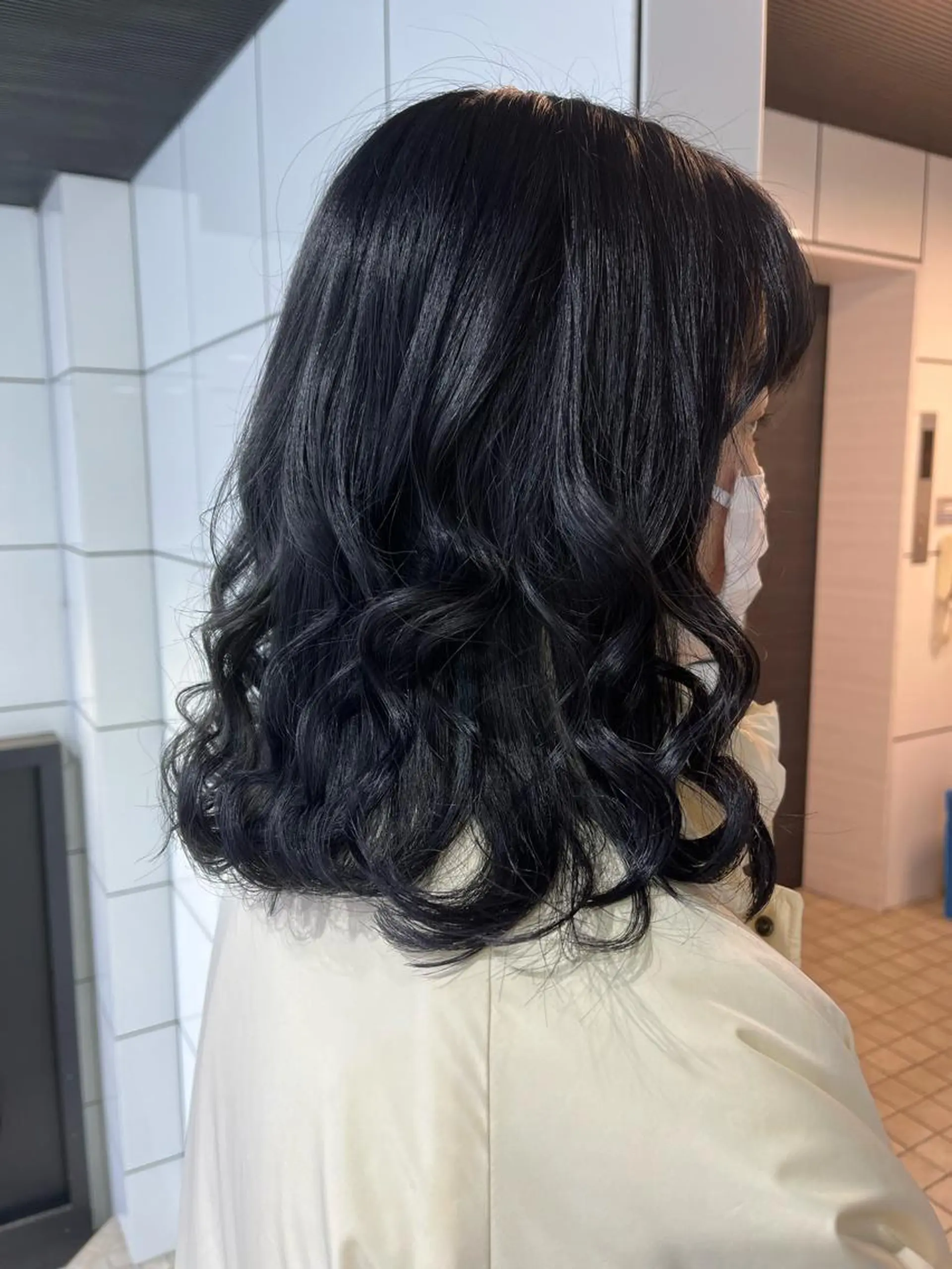 カラー 黒髪 ブリーチ ブルーカラー ブルーブラック ケアブリーチ ヘアカラー トリートメント カットパーマ 🌀あさみのヘアスタイル