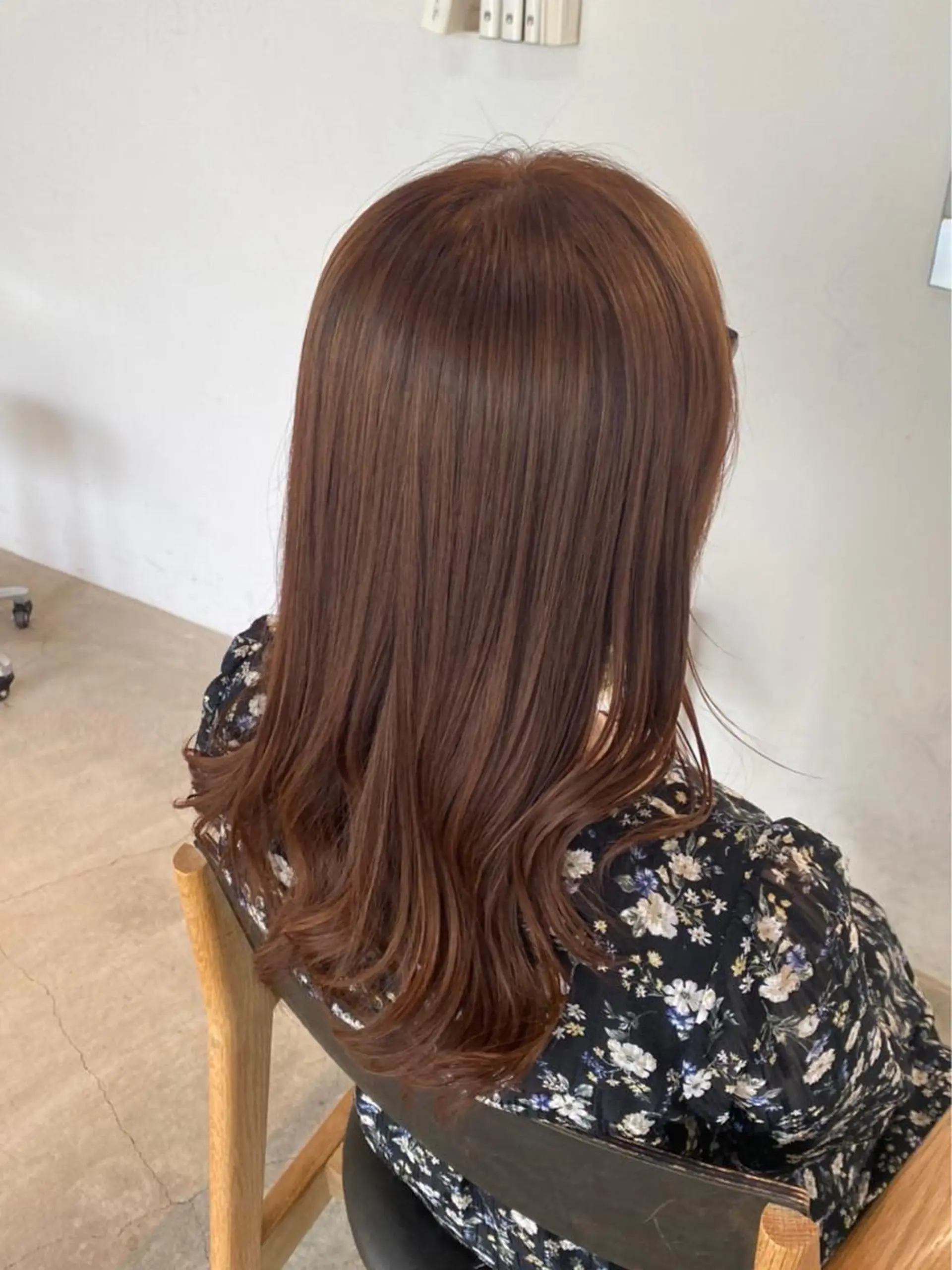 ミディアム カラー ブリーチ ブラウンカラー ブリーチなしカラー オレンジ オレンジブラウン 竹内 絢香のヘアスタイル