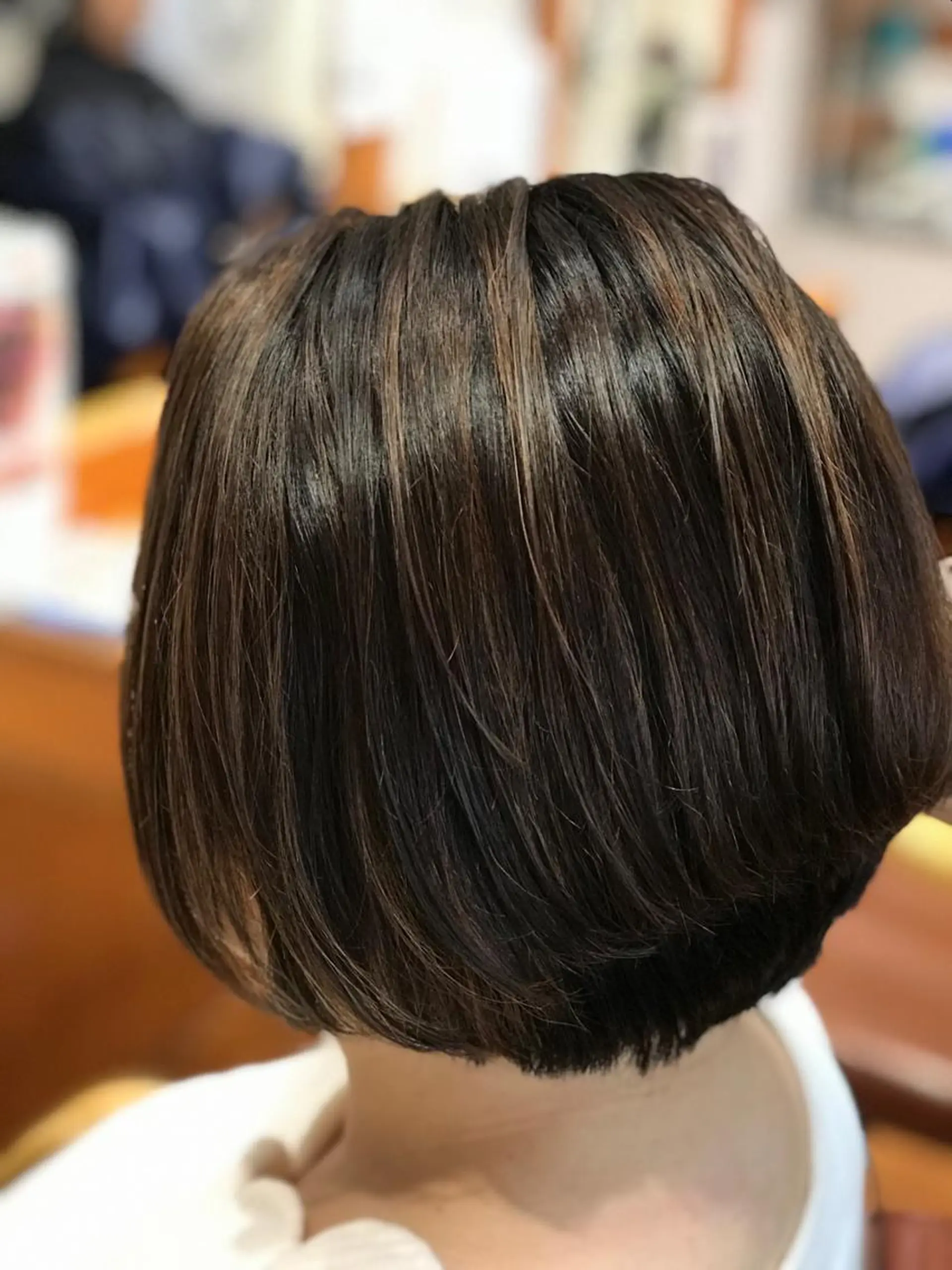 ミディアム カラー アッシュ 透明感カラー イヤリングカラー ハイライトカラー ボブ @.t所属・代表　しみず としやのヘアスタイル