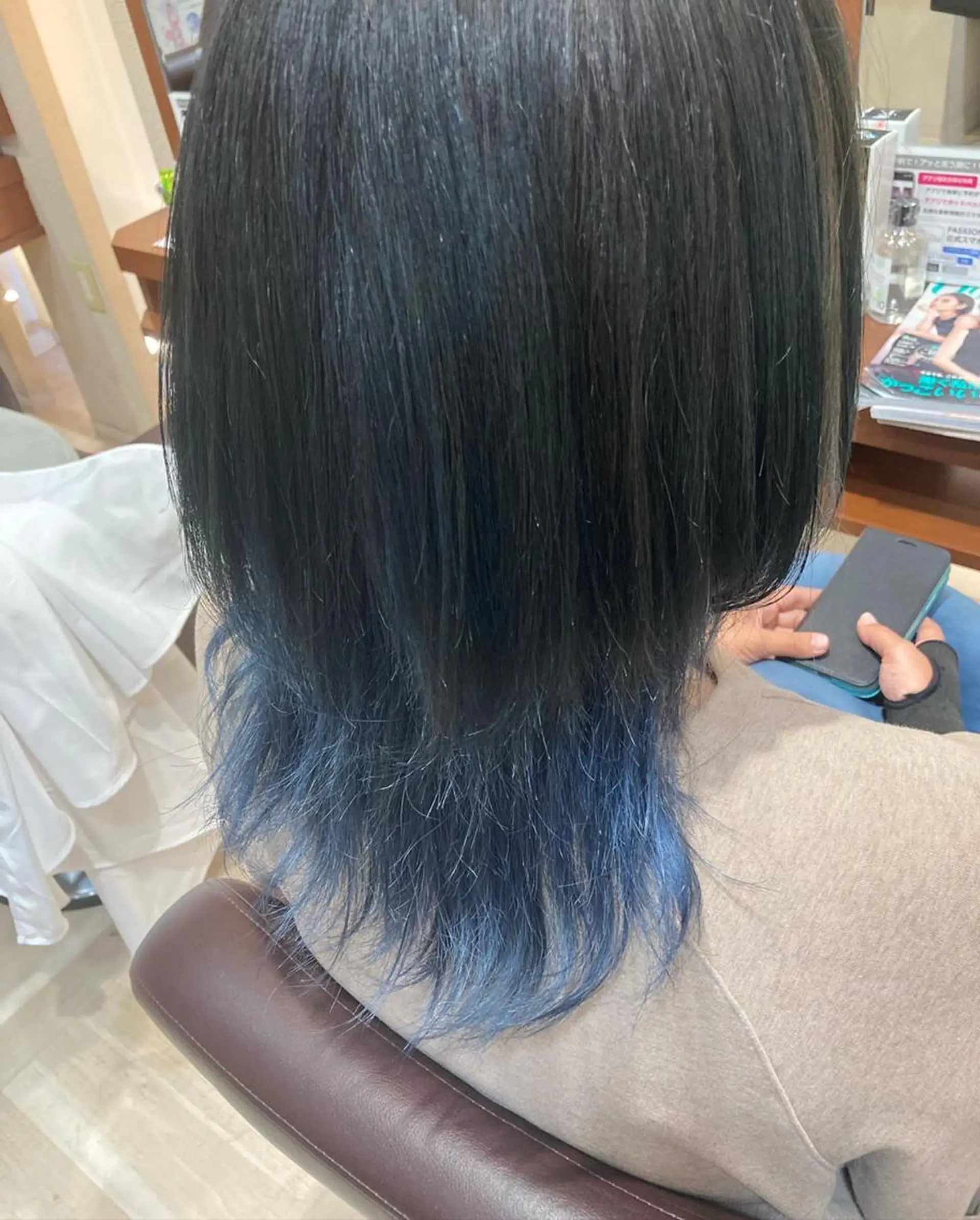 カラー ブリーチ ブルーカラー インナーカラー シルバー 髪質改善/透明感 カラー/内藤有須加のヘアスタイル