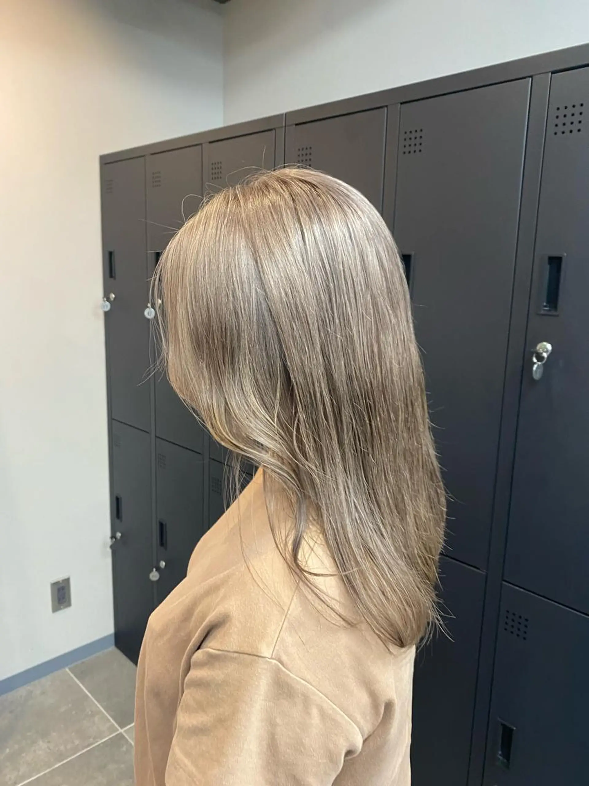 ロング maco 艶感ハイトーン🦋のヘアスタイル