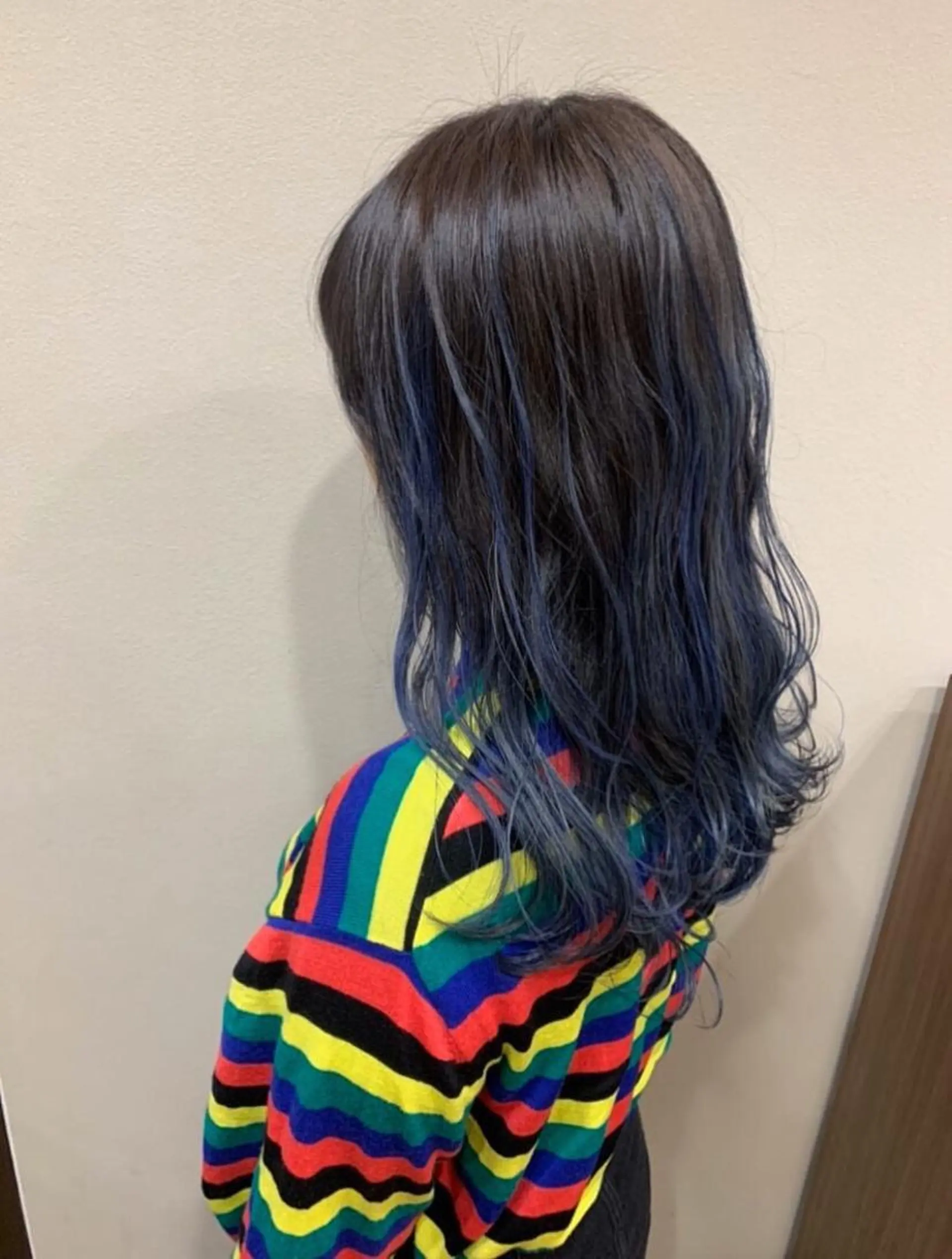 セミロング カラー バレイヤージュ ネイビーカラー レイヤーカット シェアサロン　シエナ所属・東條 克義のヘアスタイル