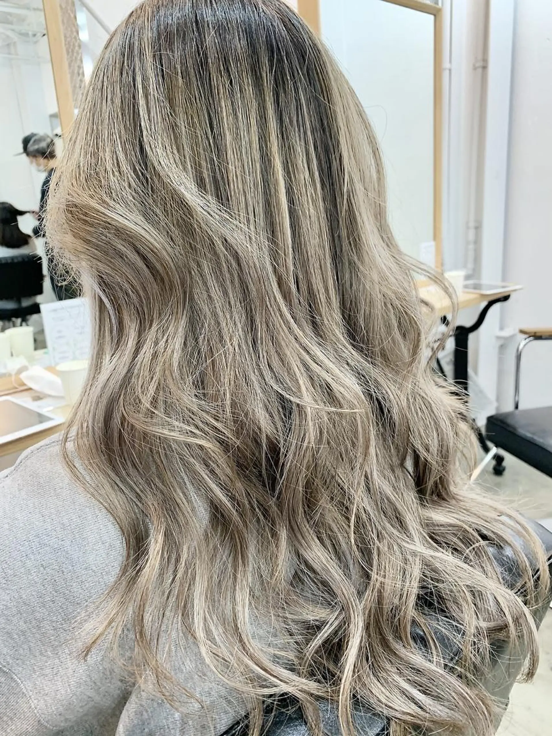 ロング ハイライト ヘアカラー CARAT堺東 Aujua認定サロンのヘアスタイル