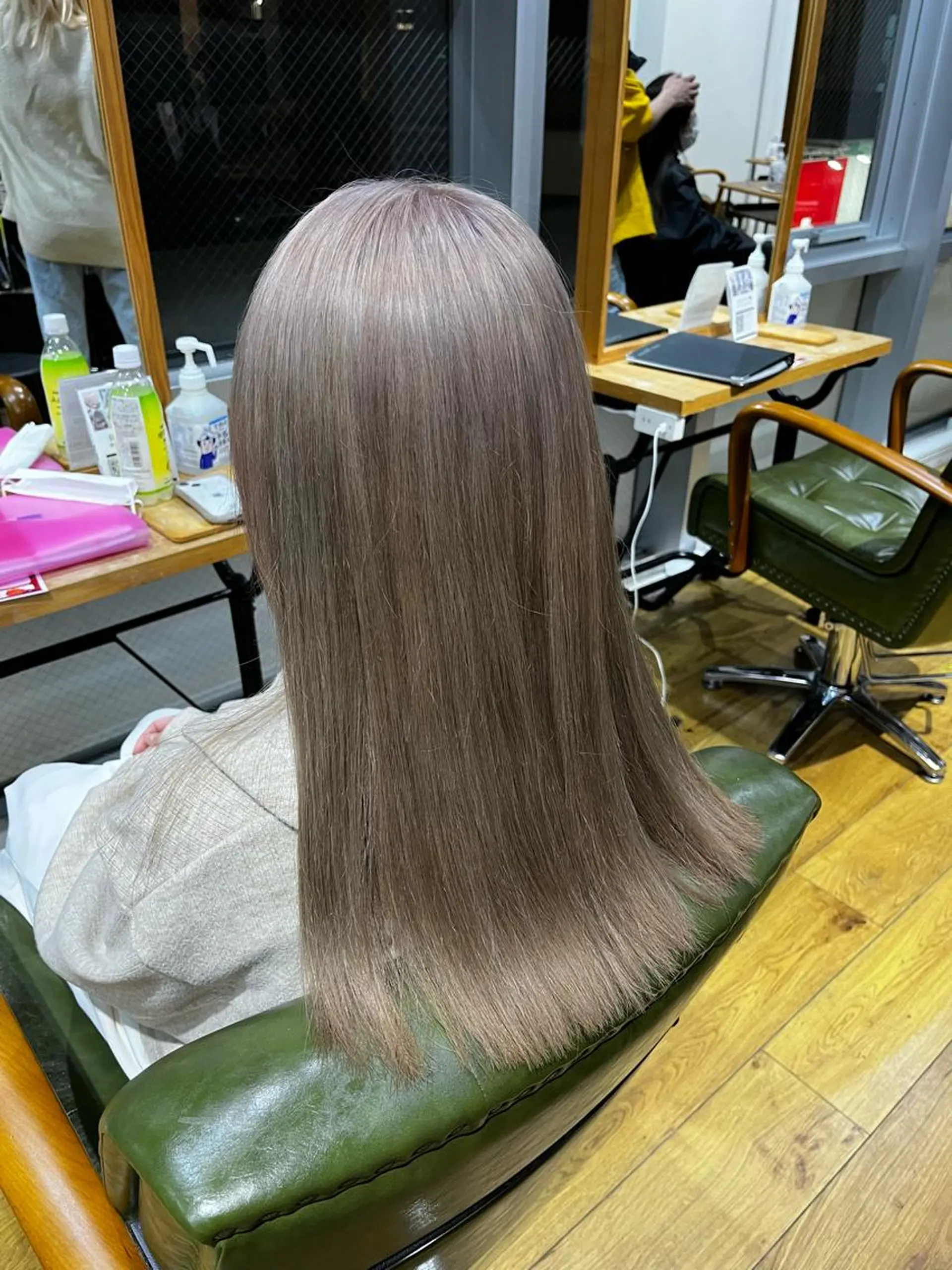 セミロング カラー ヘアアレンジ 🇰🇷韓国ヘア TAKUMI🐯💎のヘアスタイル