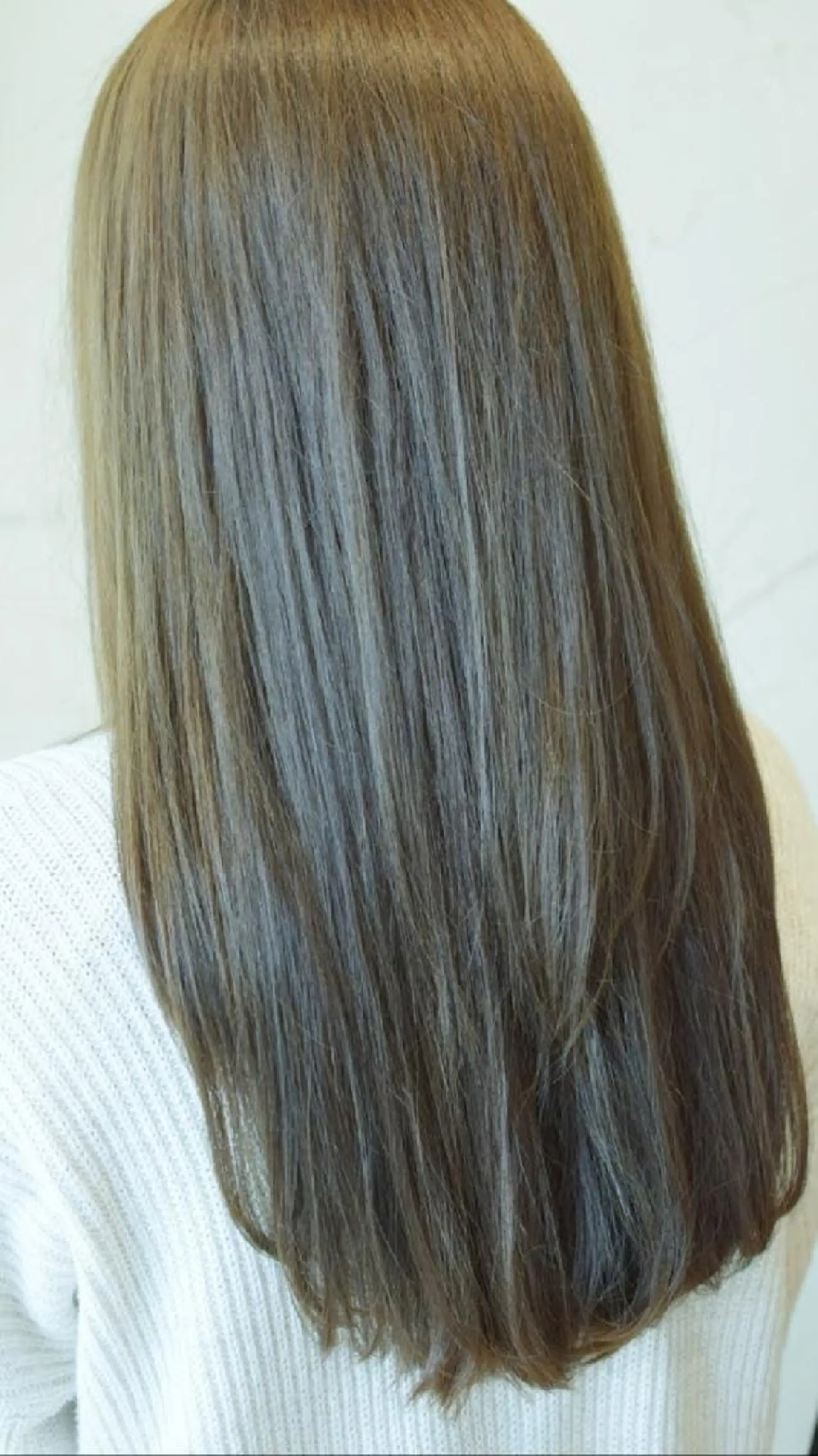 ロング カラー ロングレイヤー オリーブカラー レイヤーカット ロング カット ヘアカラー トリートメント 黒田 かな子のヘアスタイル