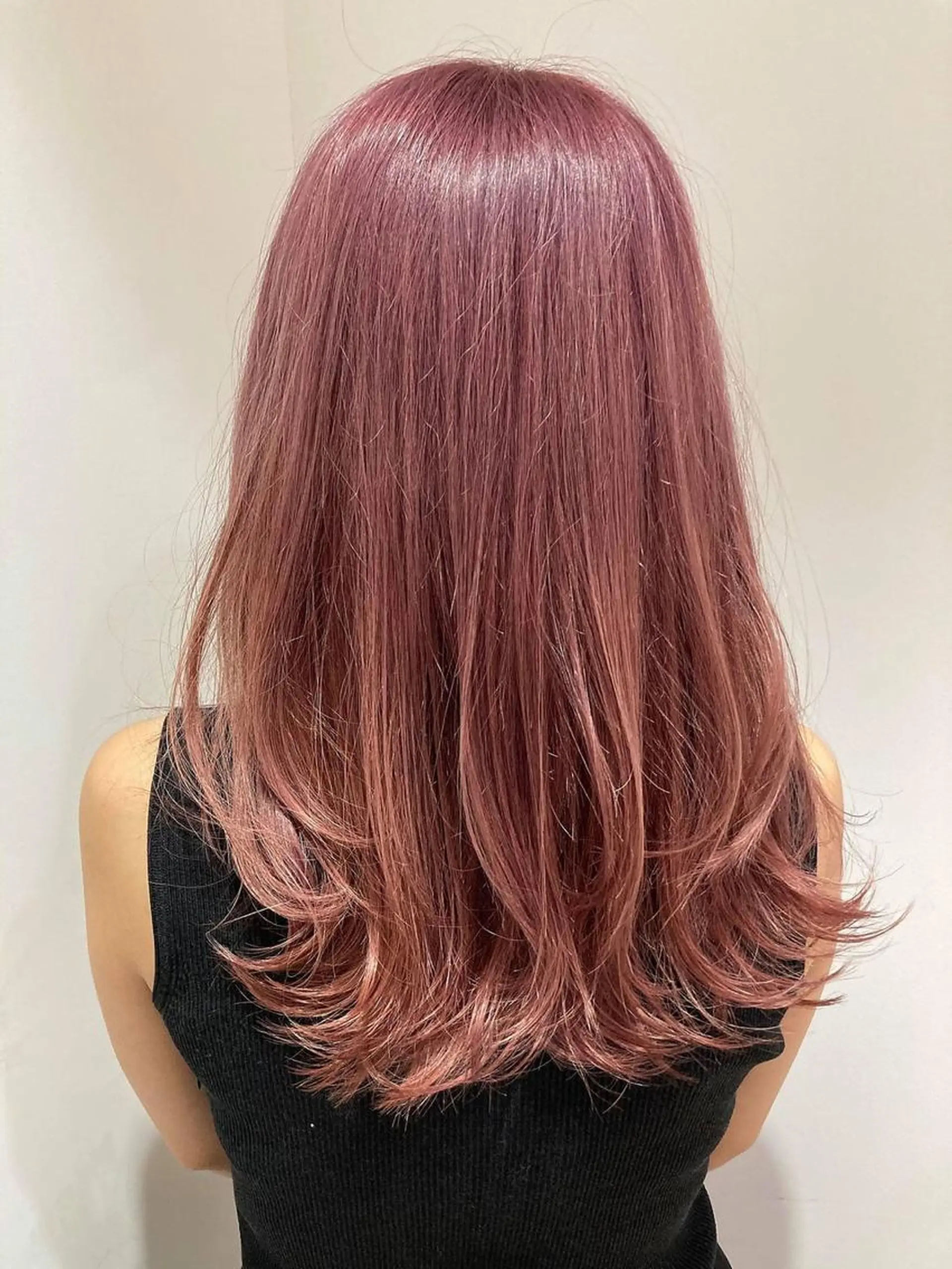 ロング カラー ヘアアレンジ ベージュカラー ブリーチ ピンクカラー ピンクベージュ 福壽 優奈のヘアスタイル