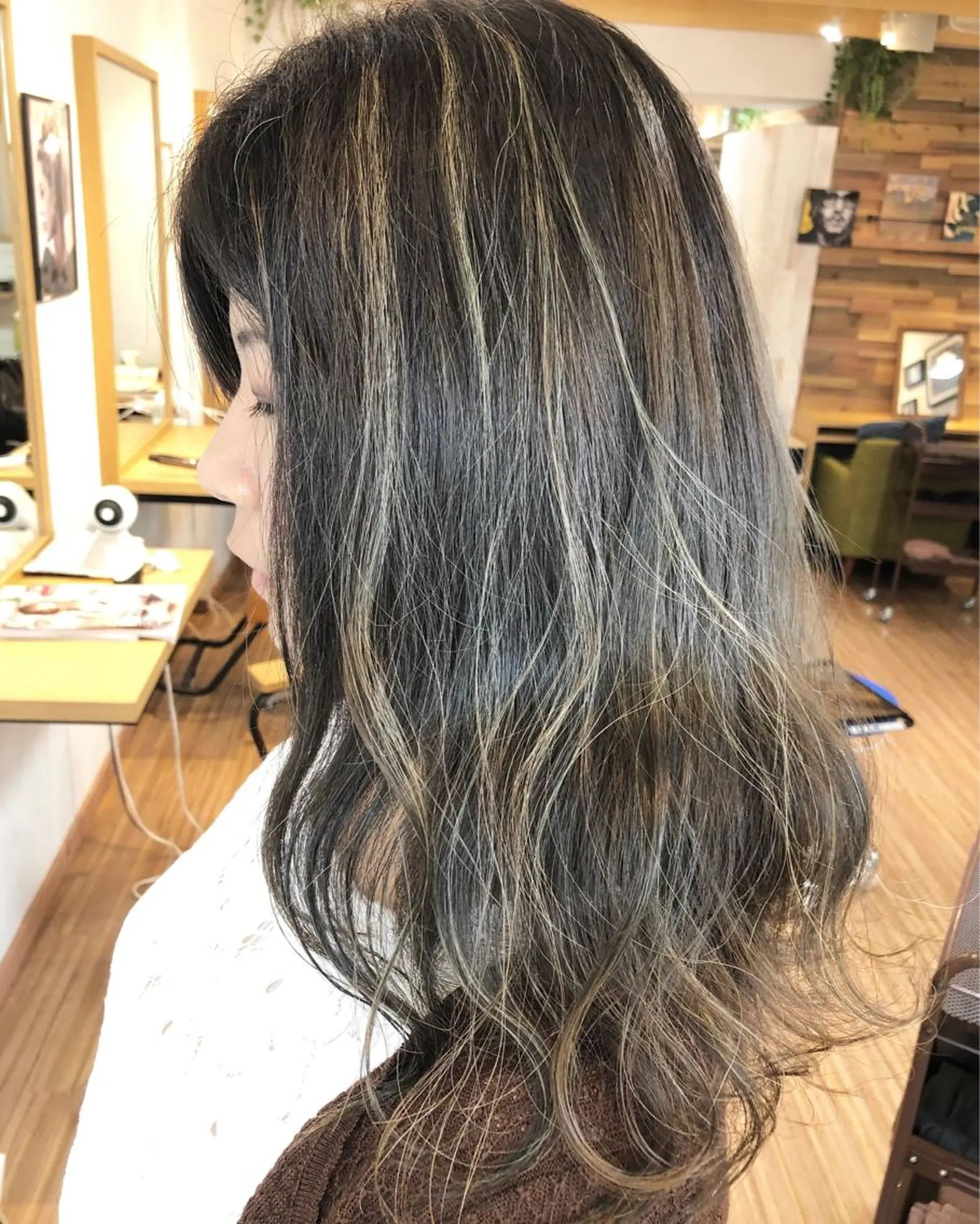 ミディアム カラー ヘアアレンジ ハイライトカラー イルミナカラー ハイライト ヘアカラー トリートメント 遠藤 拓馬のヘアスタイル