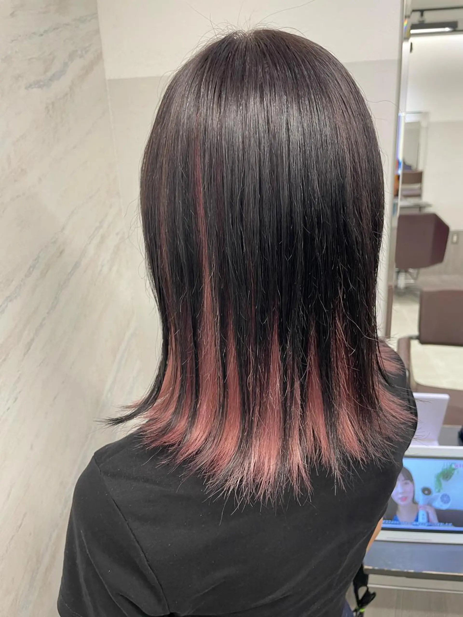 カラー AIRI layer cut hairのヘアスタイル