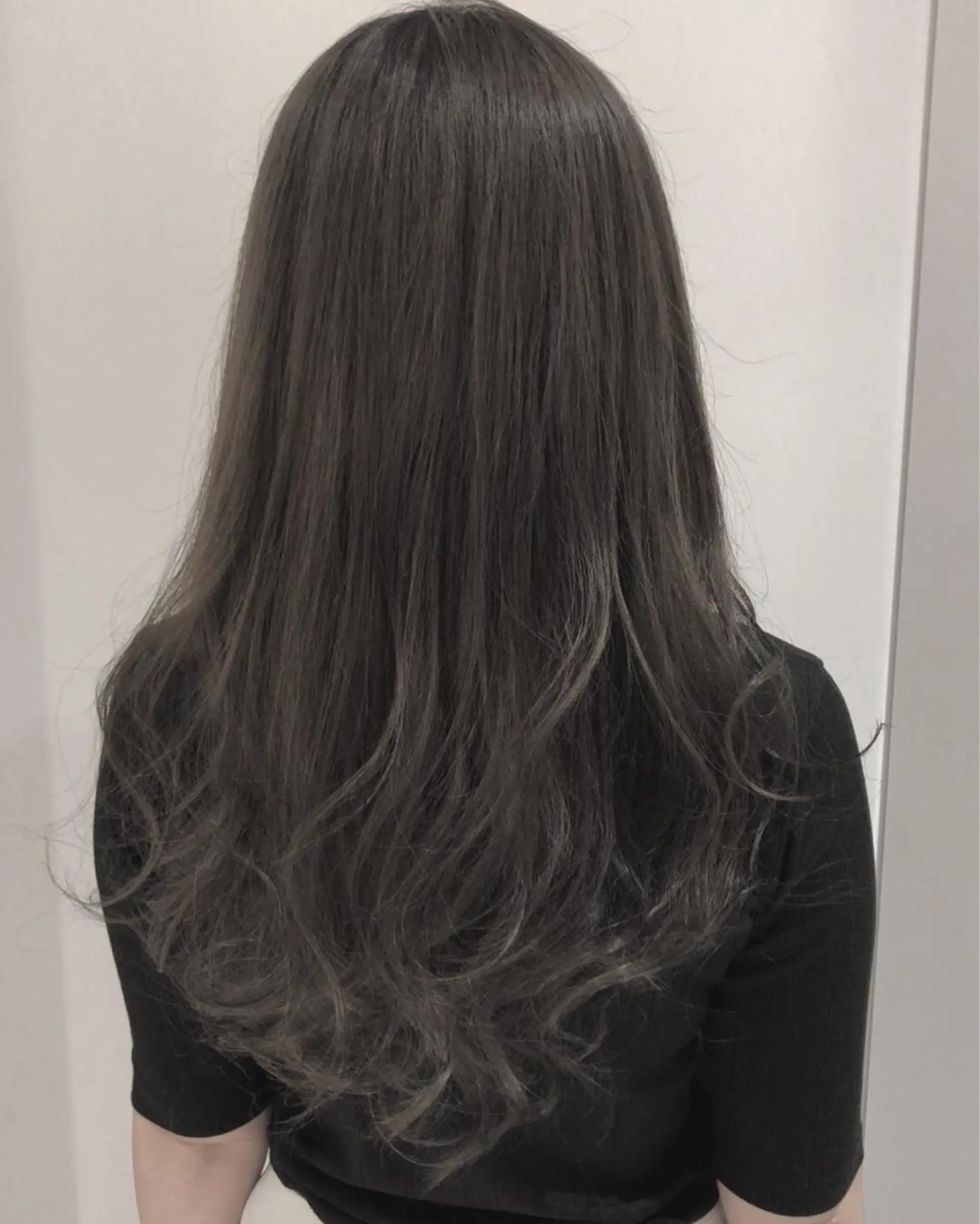 ロング カラー 新實 ゆりあのヘアスタイル