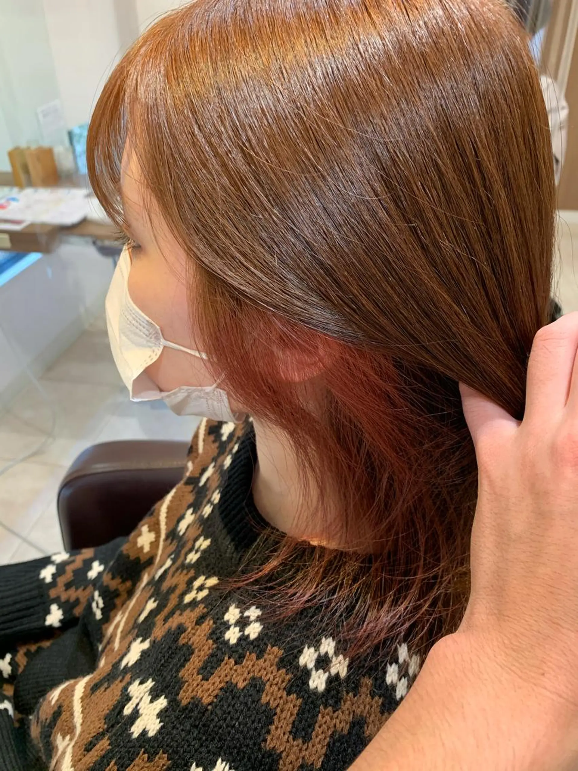 セミロング カラー インナーカラー オレンジ オレンジピンク ピンクカラー カット ヘアカラー clocca所属・鵜飼 真伍のヘアスタイル