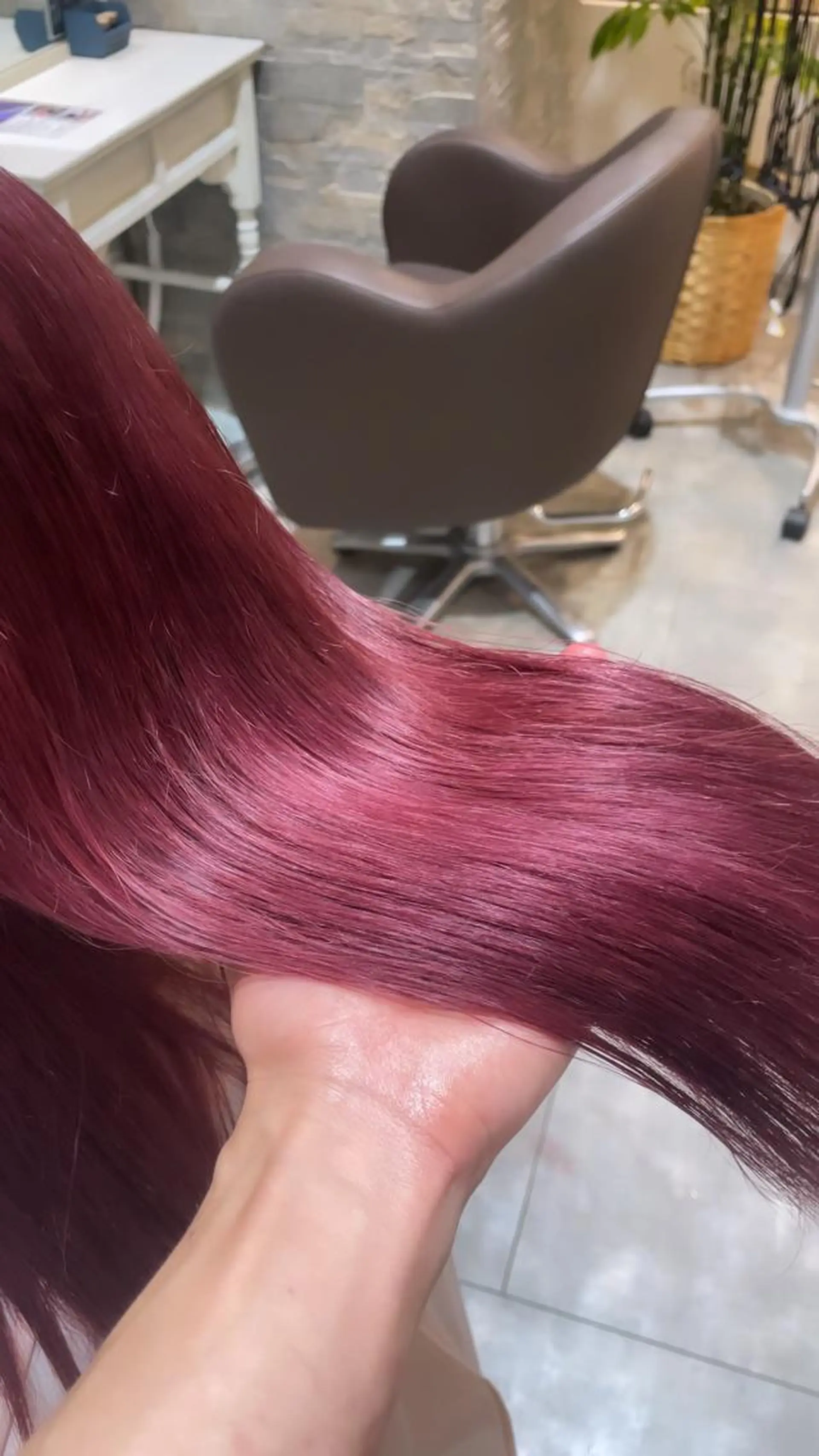 ロング カラー レッドカラー 梅田美容室/ ウルフカットのヘアスタイル