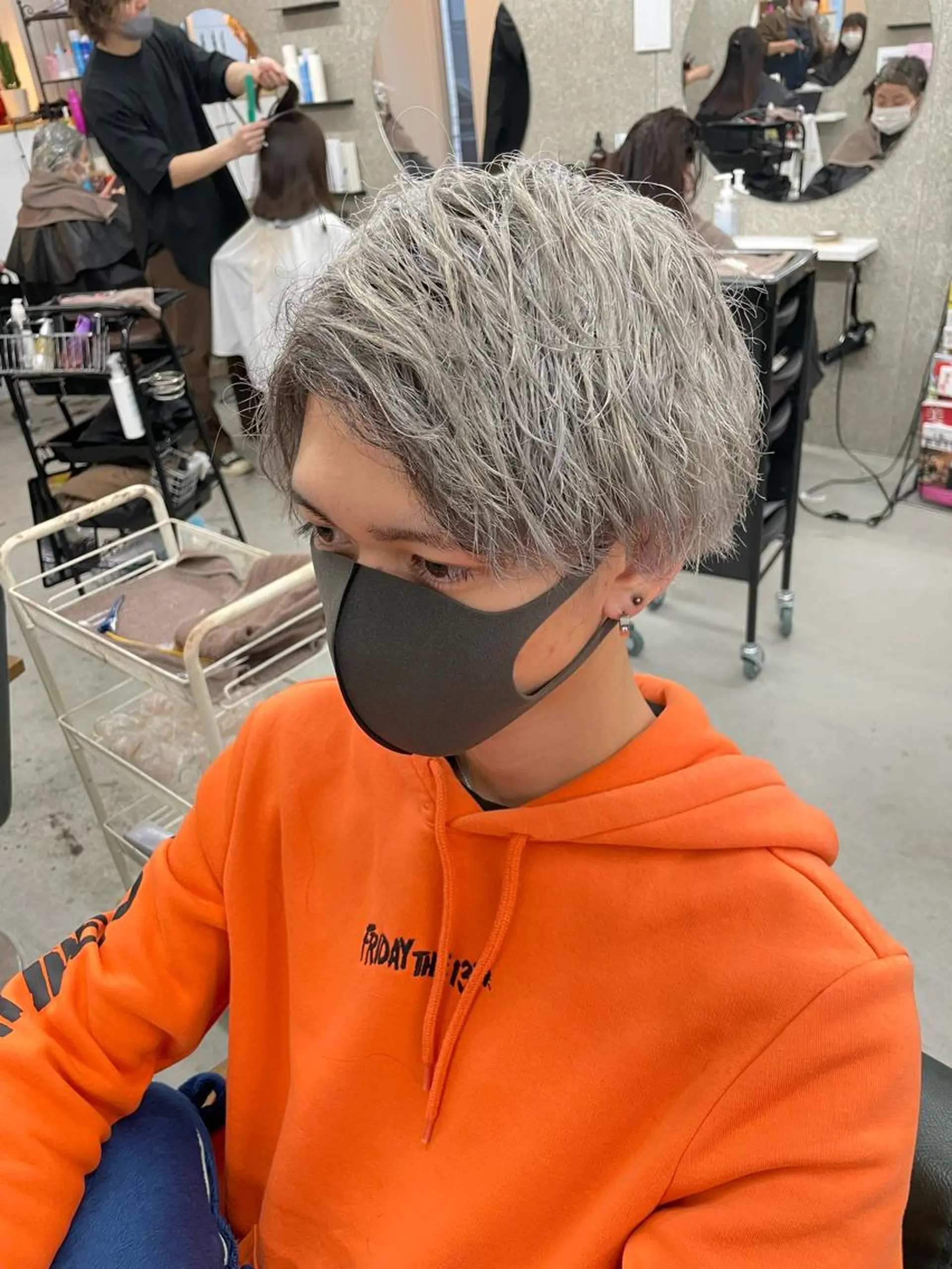 カラー パーマ メンズ メンズブリーチ メンズパーマ ツイストスパイラルパーマ ブリーチ スパイラルパーマ Lull1人美容室 バレイヤージュのヘアスタイル