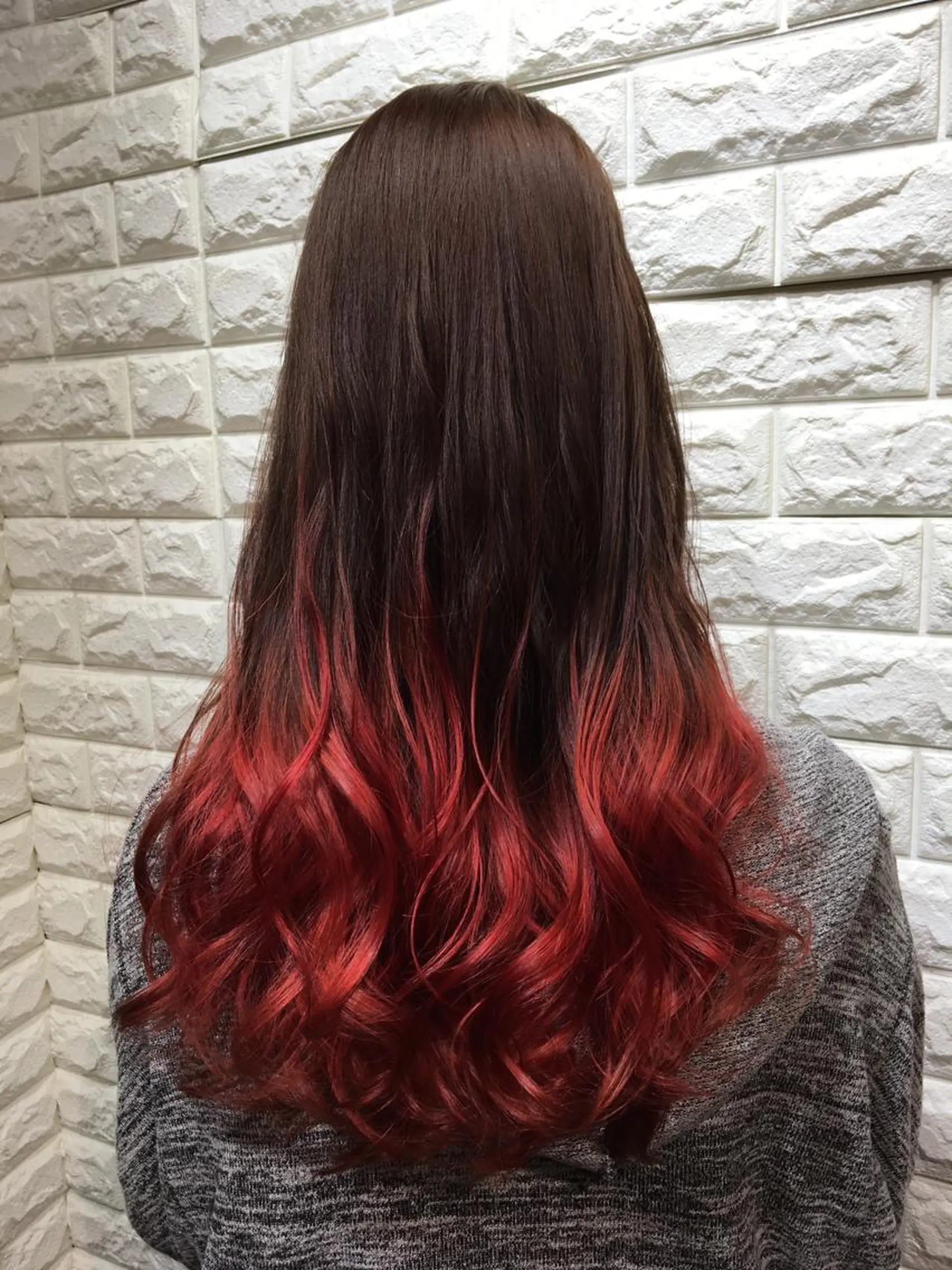 ロング カラー グラデーションカラー レッドカラー IwAsh大和駅前店 河野亜里香のヘアスタイル