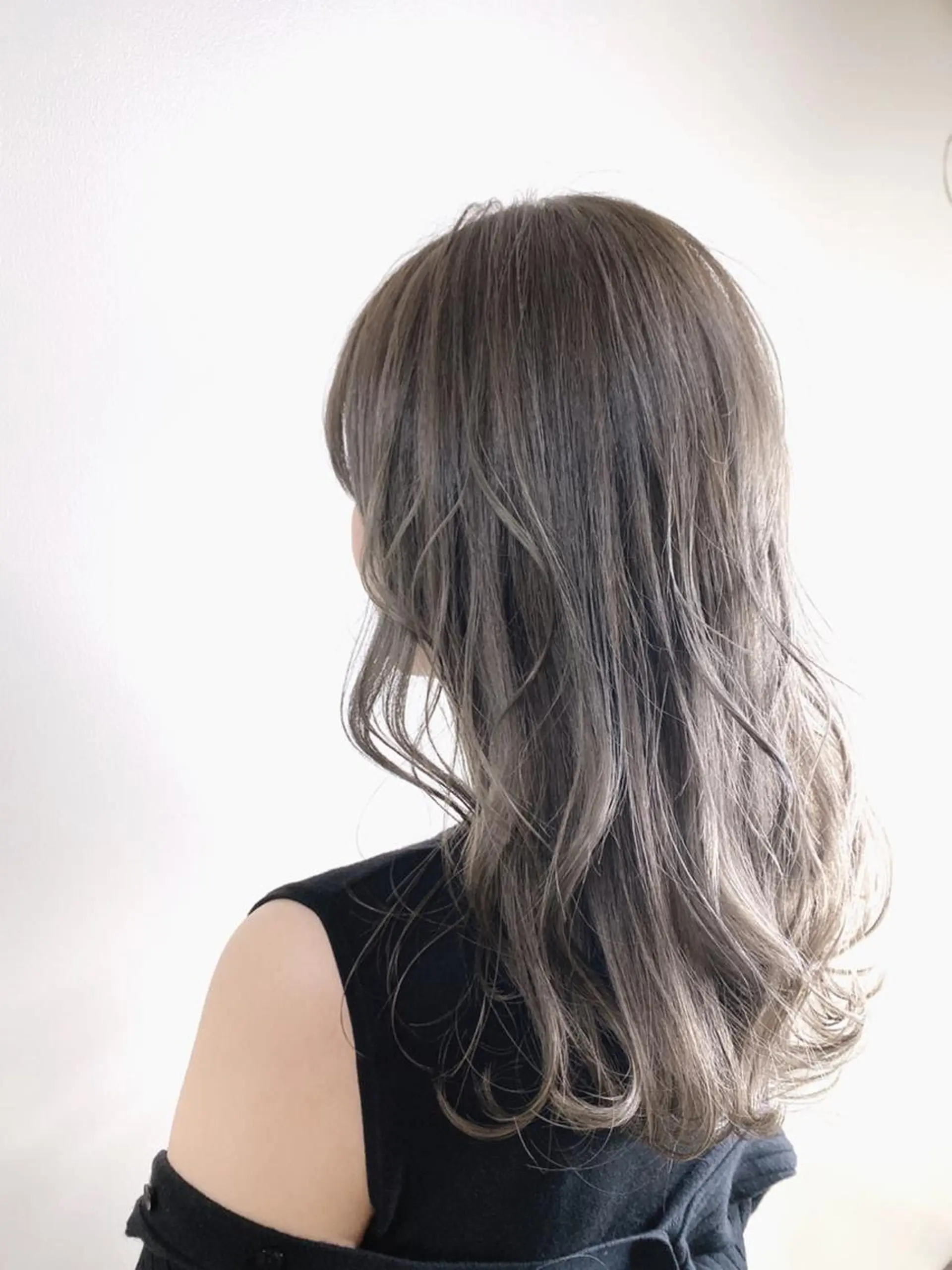 セミロング カラー アッシュ ミルクティーアッシュ カット ヘアカラー AI 高田馬場店のヘアスタイル