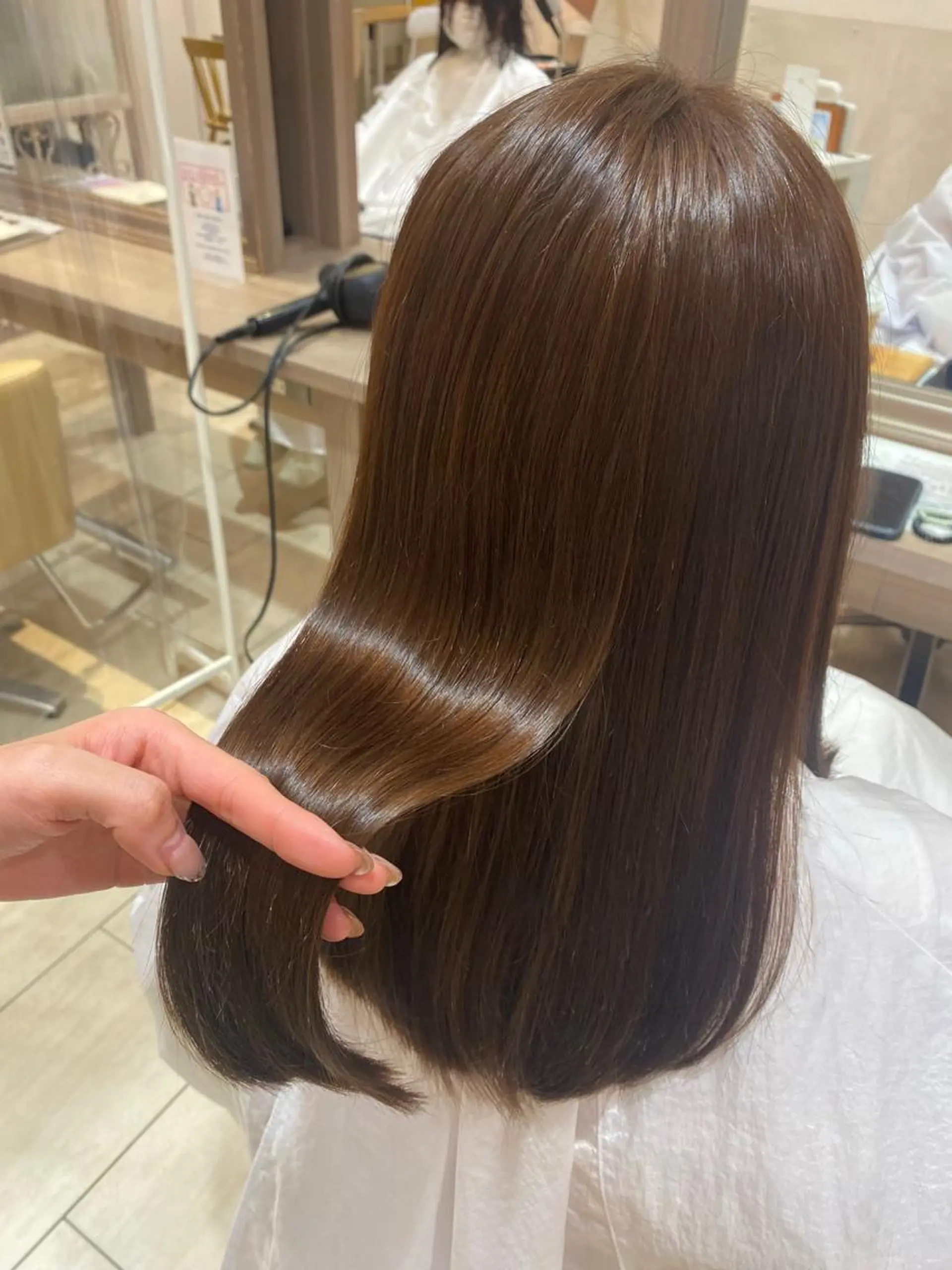 セミロング カラー 村橋 葵緒のヘアスタイル