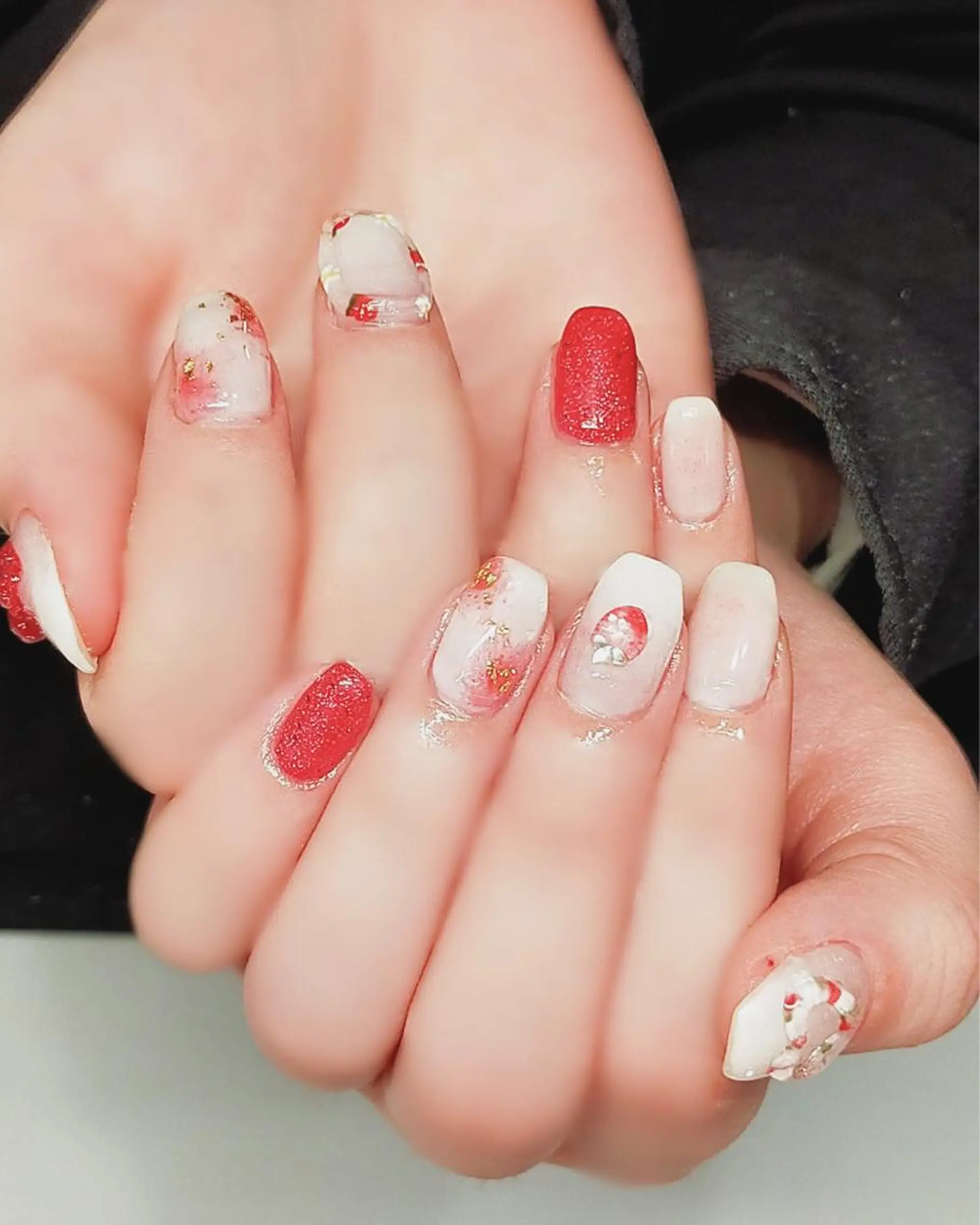 ネイル アートネイル ジェルネイル ぷっくりネイル 赤色 冬ネイル Nyanco Nailのネイルデザイン