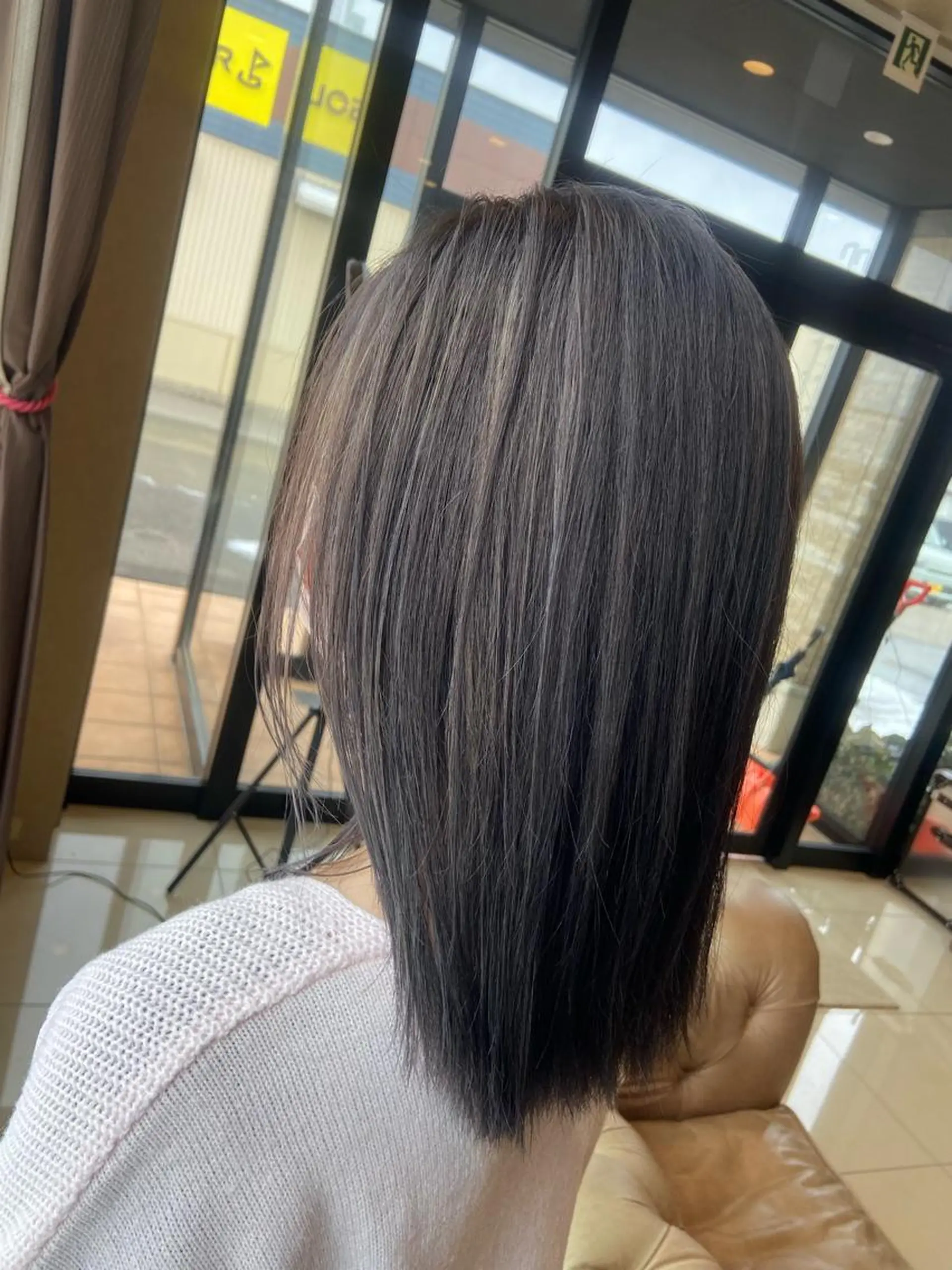 カラー 小林 亜紀のヘアスタイル