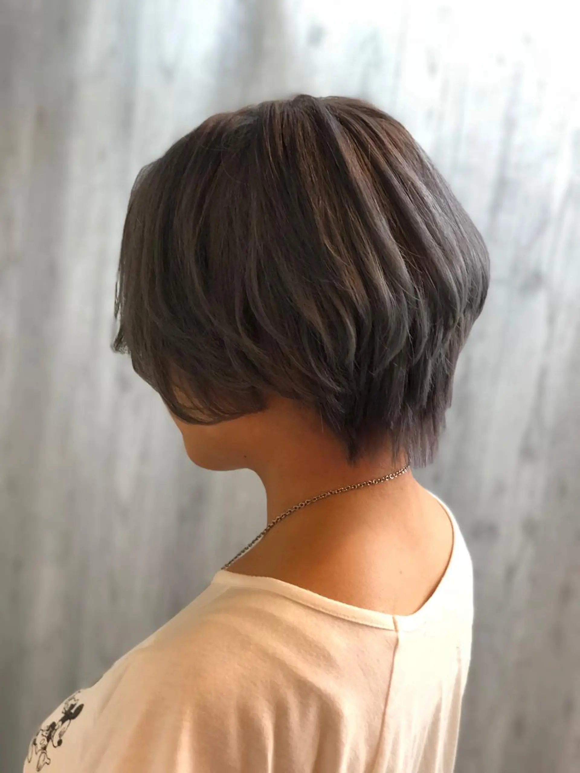 ショート カラー グレージュ ヘアカラー トリートメント 及川 祐輔のヘアスタイル