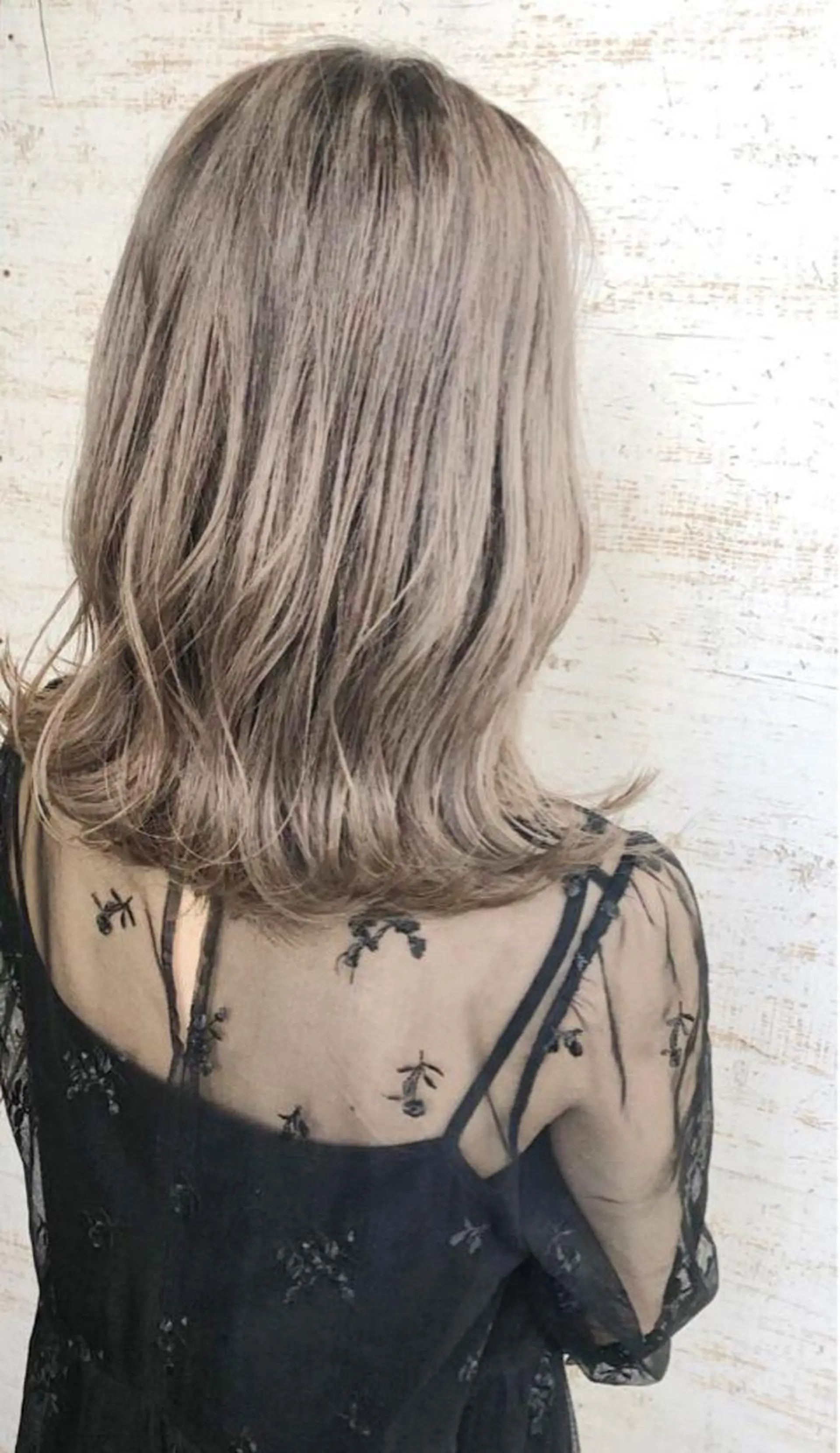 ミディアム カラー ブリーチ ケアブリーチ 透明感カラー グレージュ シルバー ケアブリーチ /髪質 改善/古橋圭史郎のヘアスタイル