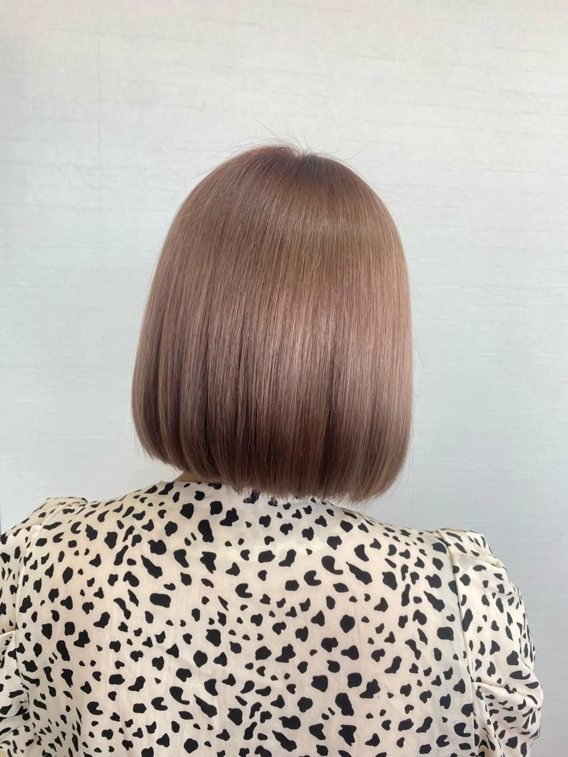 ショート カラー ベージュカラー ブリーチ UNDER vr 【アンダーバー】のヘアスタイル