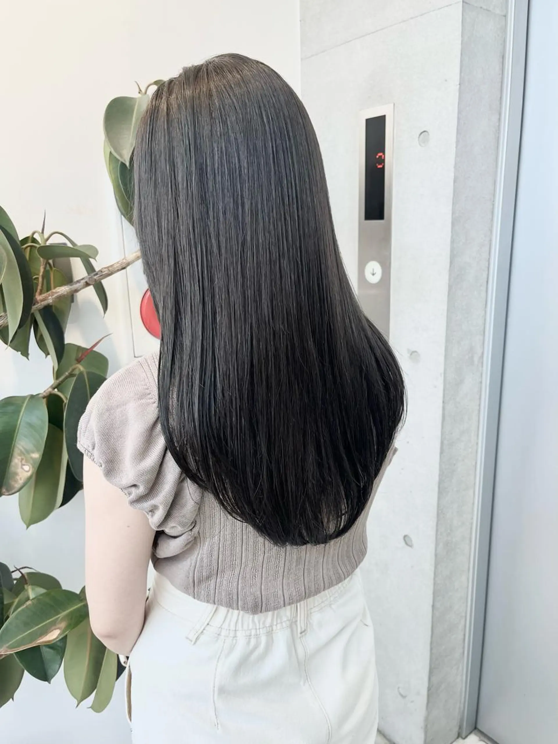 ロング カラー パーマ ヘアアレンジ カット ヘアカラー トリートメント ヘッドスパ ヘアセット 透明感/オリーブ/ グレージュ/YUKAのヘアスタイル