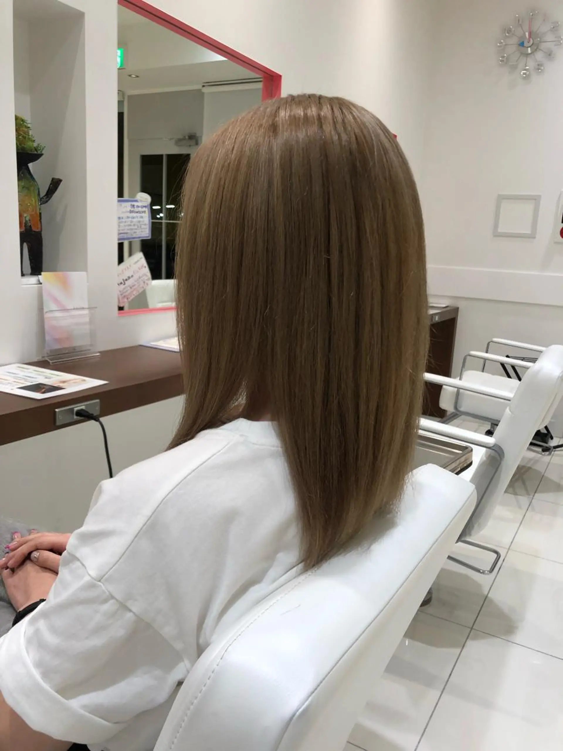 セミロング カラー ベージュカラー ミルクティーベージュ ウルフカット ハッシュカット/七海のヘアスタイル