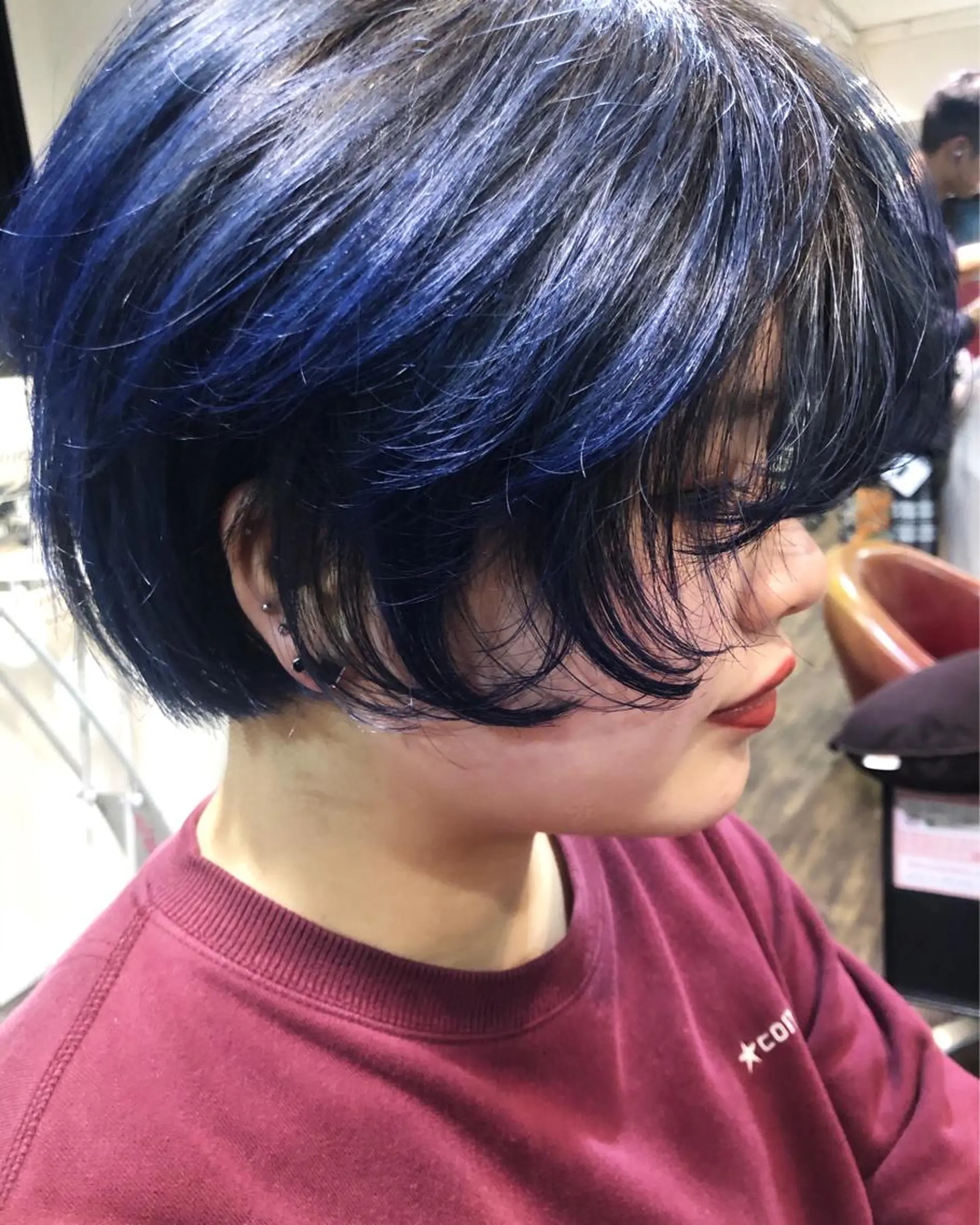 ショート カラー ブルーカラー ネイビーカラー 西本 夏美のヘアスタイル