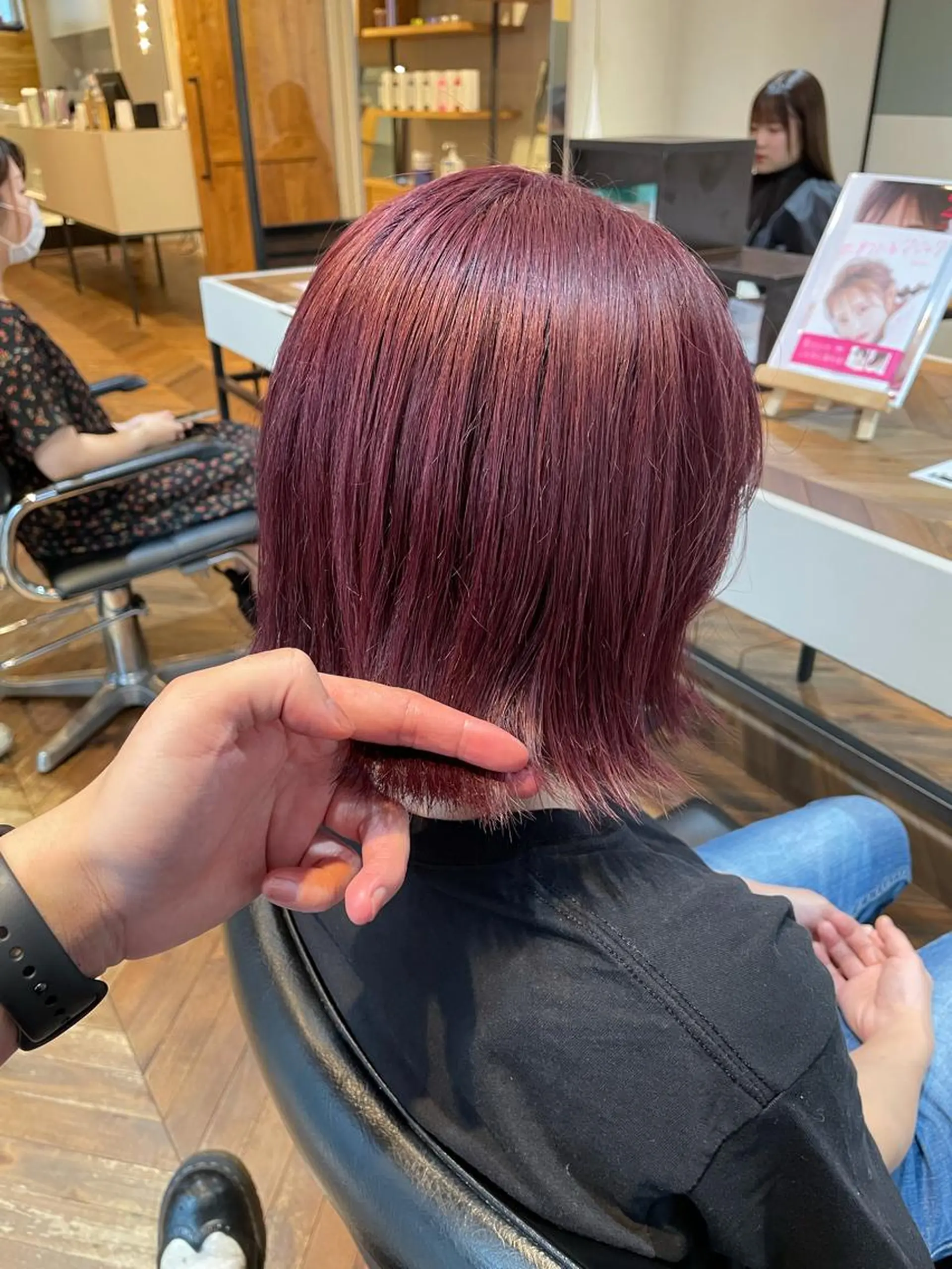 ショート ハイトーンイヤ リングカラー清水隆央のヘアスタイル