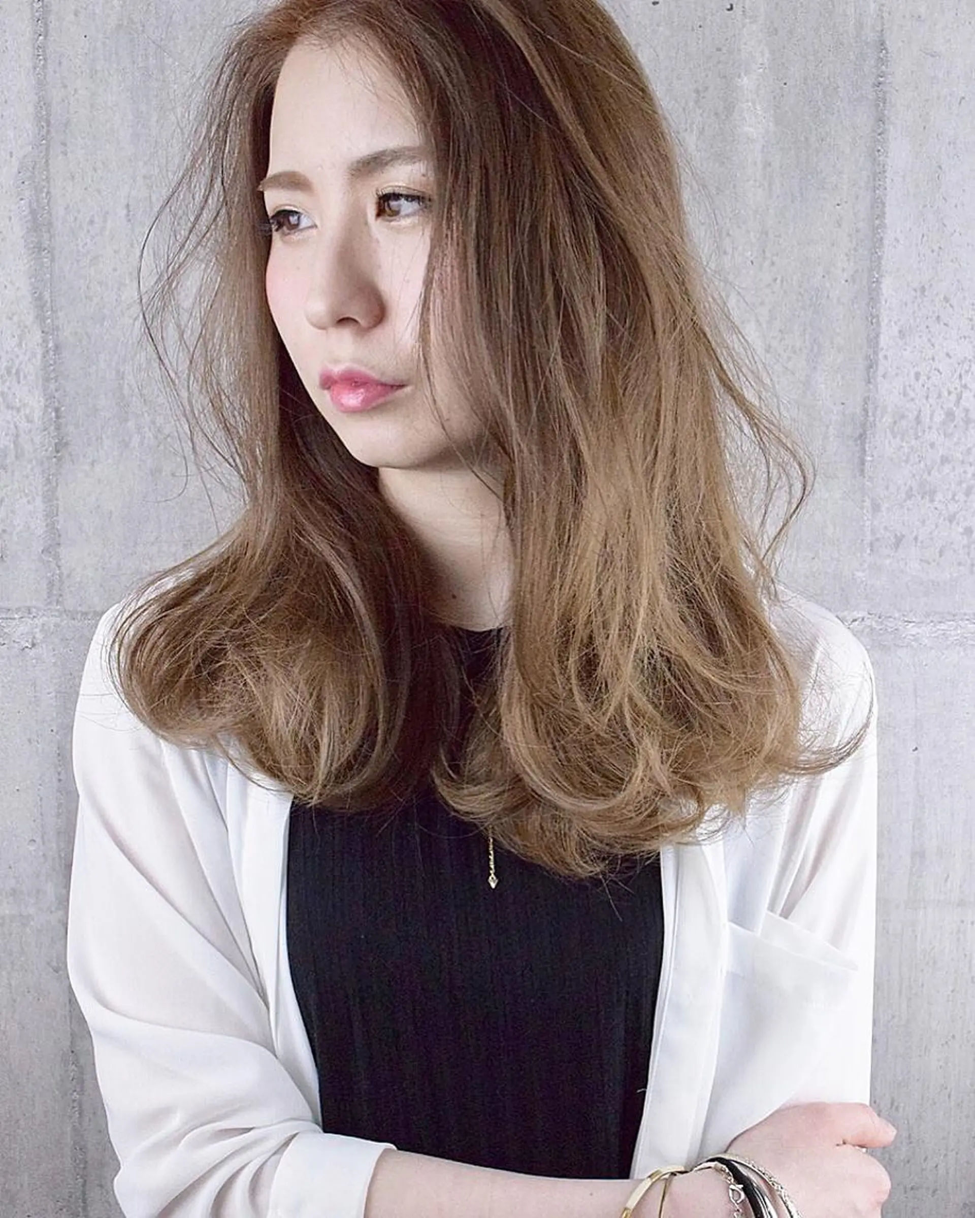 セミロング カラー ネイル 恒遠 幸司のヘアスタイル