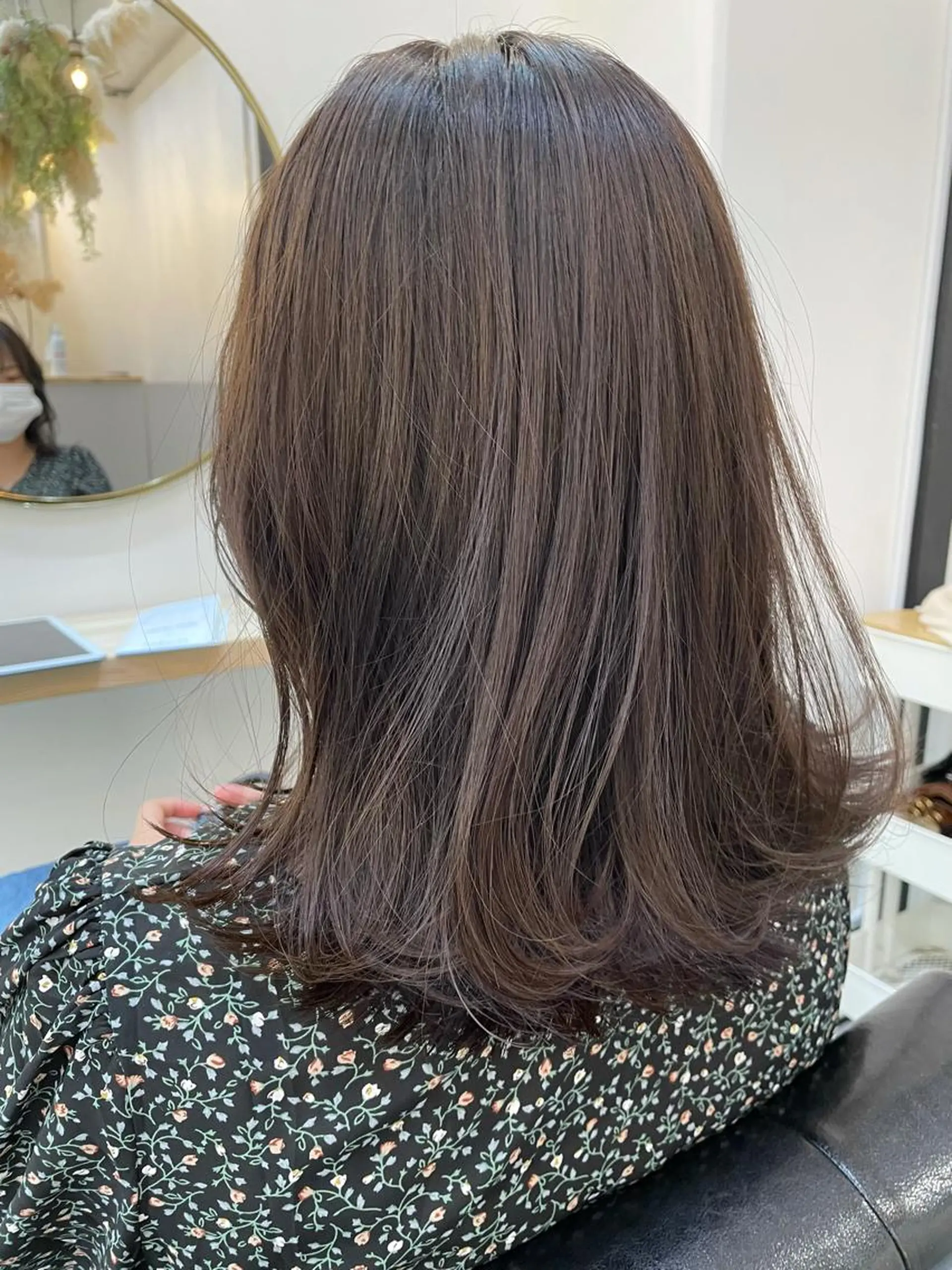 ミディアム カラー 高梨 菜々のヘアスタイル