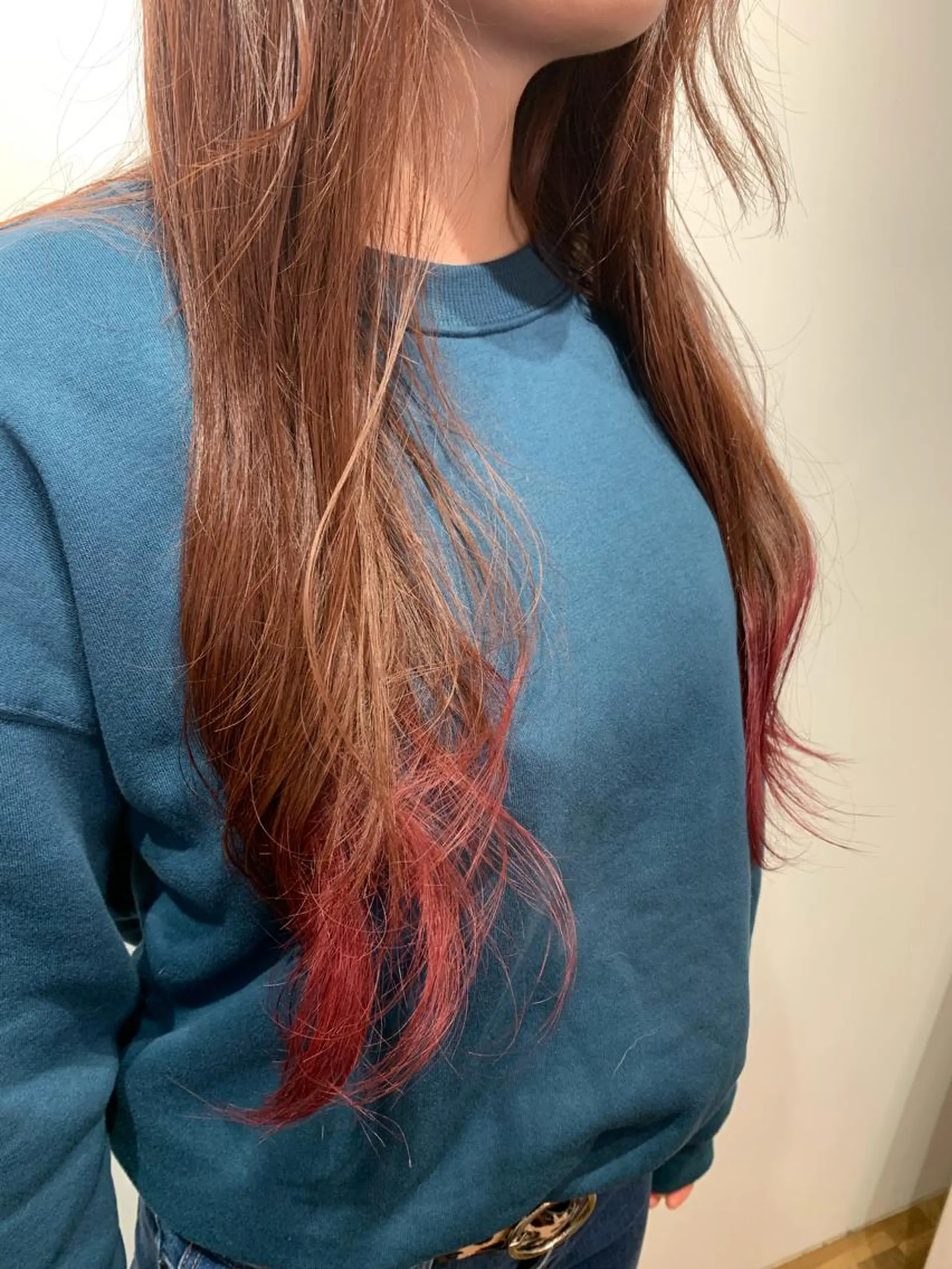 カラー イズミ ナナコのヘアスタイル