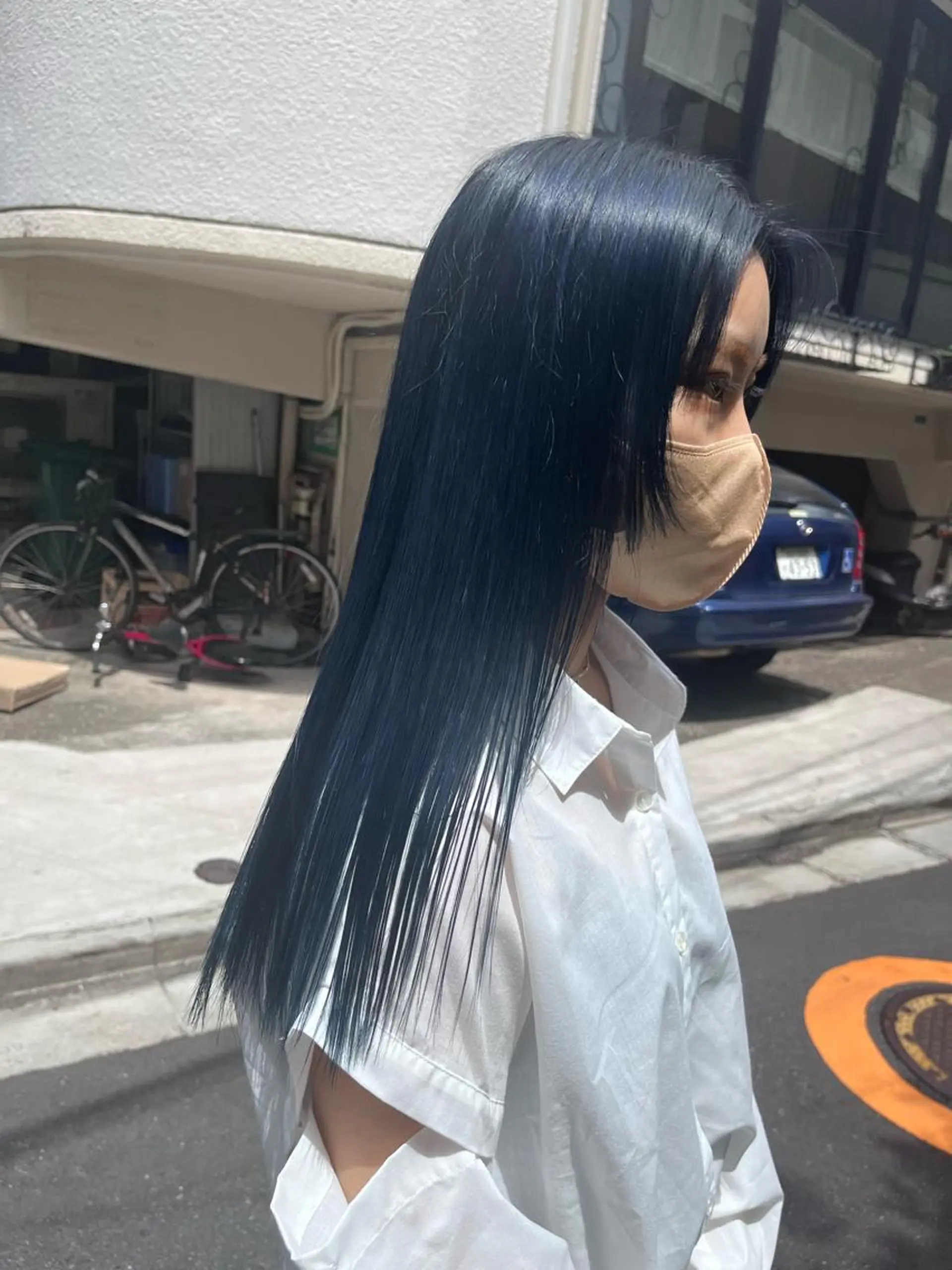 ロング カラー 黒髪 ブリーチ ブルーカラー ブルーブラック ブルージュ カット ヘアカラー トリートメント ヘッドスパ ヘアセット カジュアルを女っぽく 𝗮𝘆𝗮𝗰𝗼のヘアスタイル