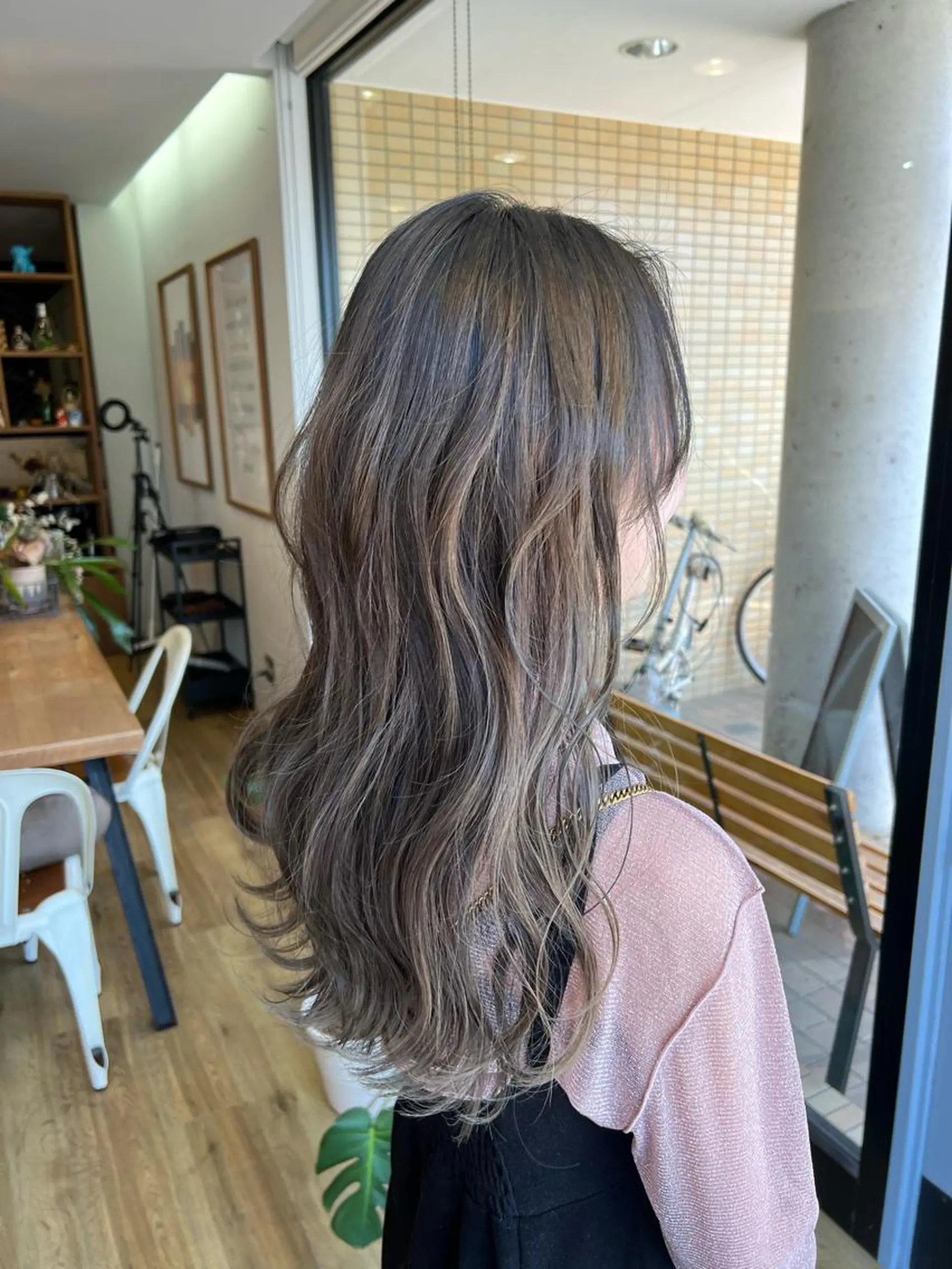 ロング カラー グレージュ ヘアカラー トリートメント 堀 望美のヘアスタイル