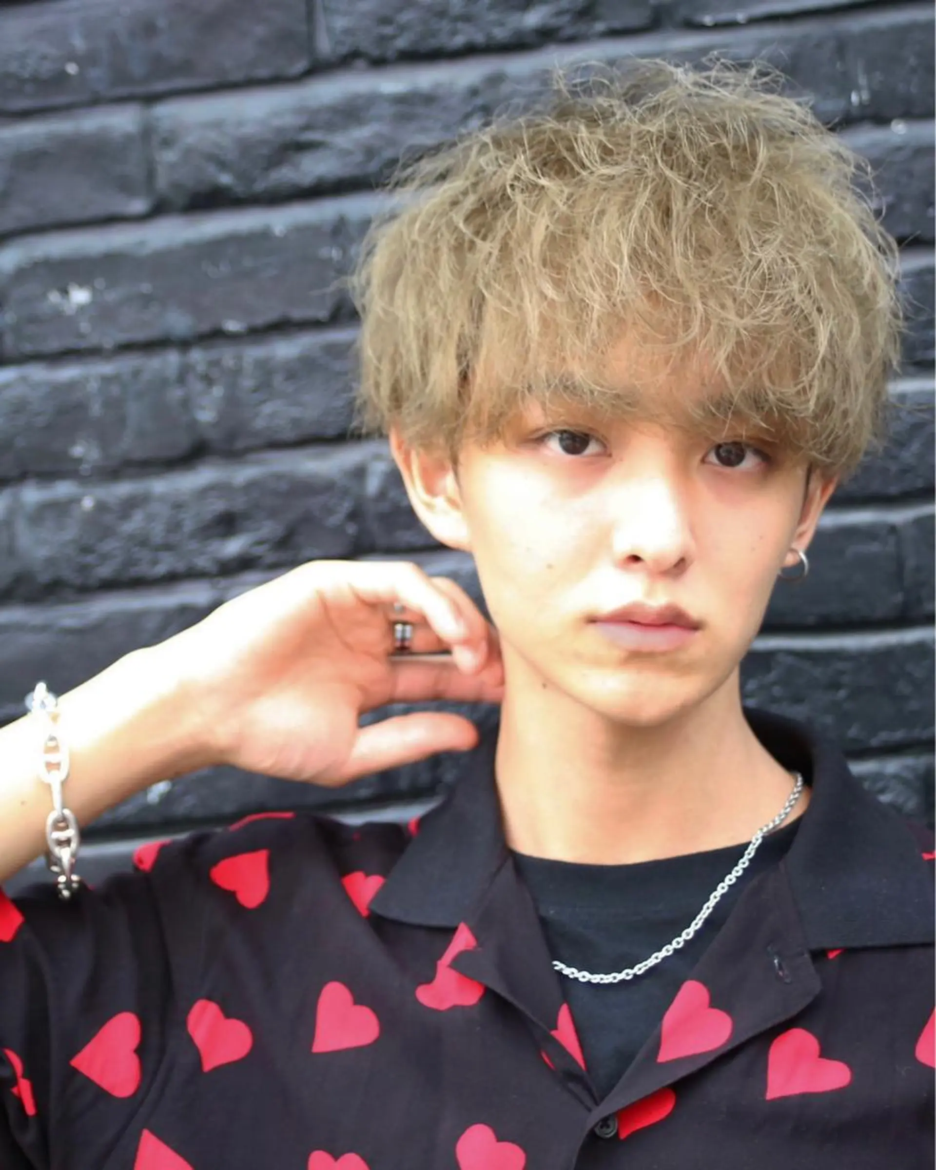 カラー パーマ ヘアアレンジ メンズ アップバング メンズブリーチ センターパート ダウンパーマ フェードカット カット ヘアカラー パーマ トリートメント ヘアセット 【メンズヘアの匠】 タニ　心斎橋　アメ村のヘアスタイル