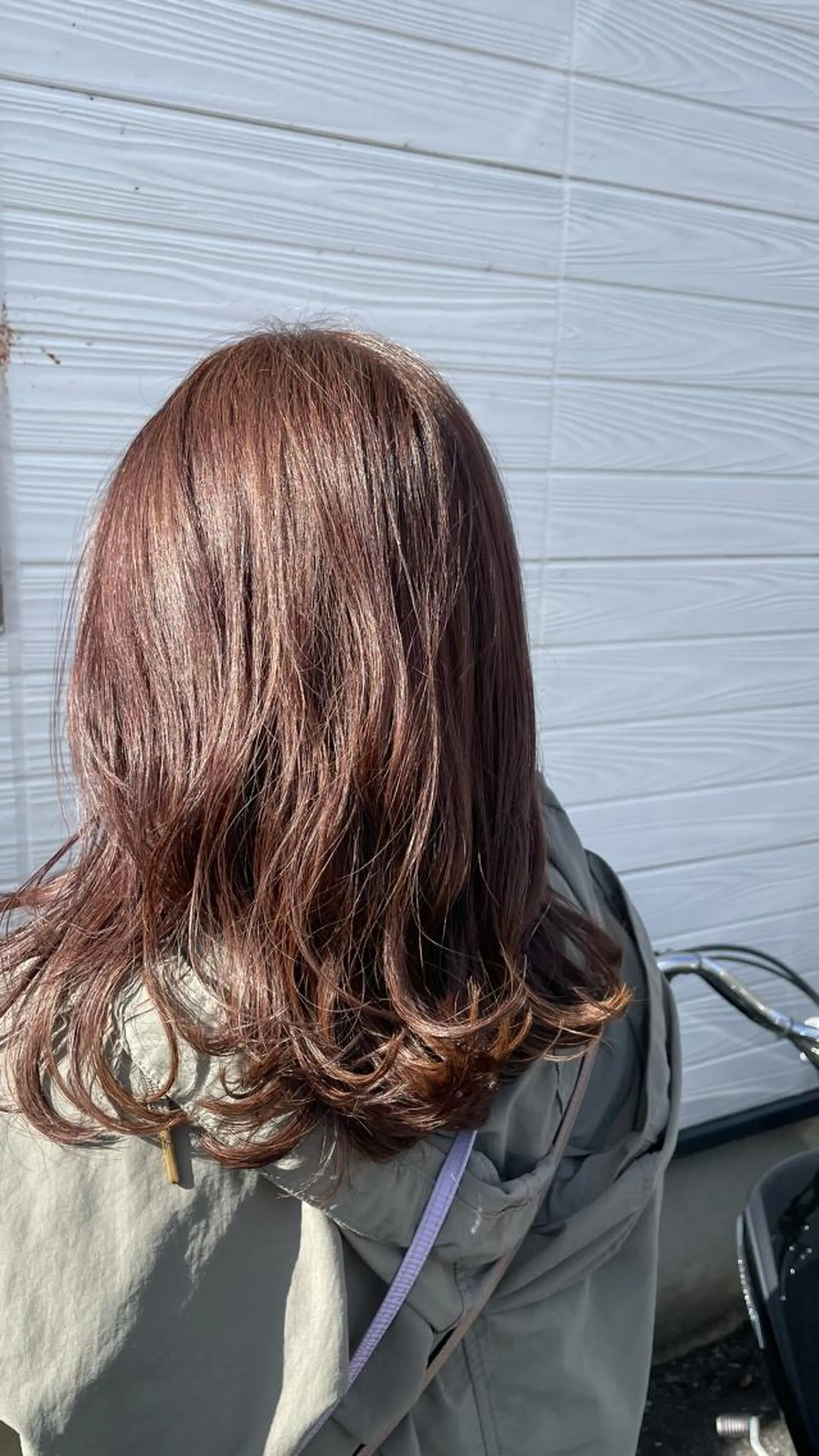 セミロング カット ヘアカラー ビヨウシツトリコ よねたにみなのヘアスタイル