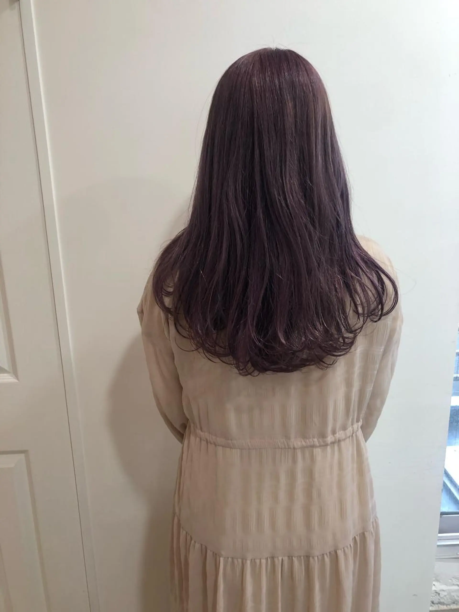 ロング カラー ヘアカラー トリートメント MIOベージュカラー 柔らかいカラーのヘアスタイル