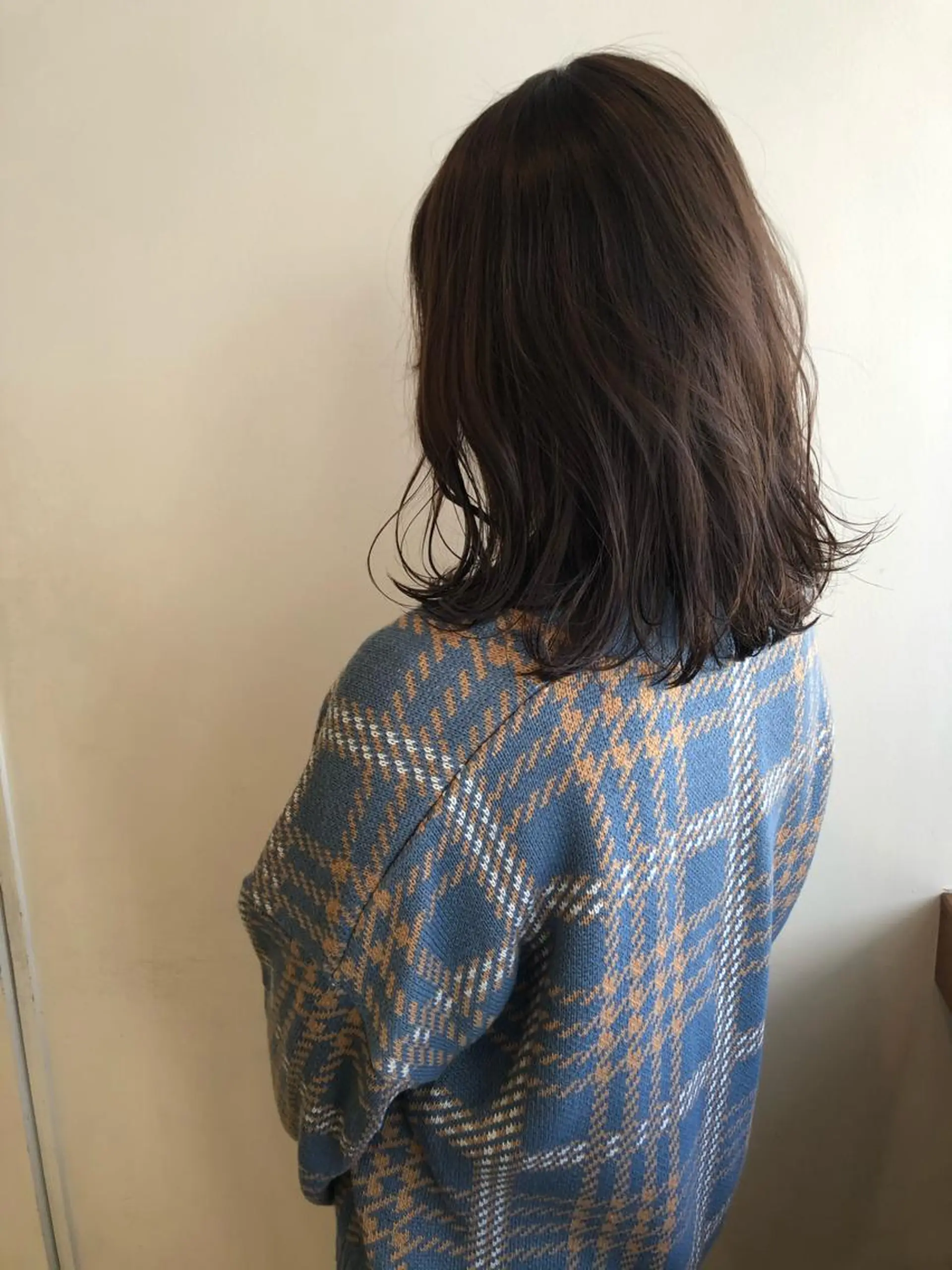 ミディアム カラー カット ヘアカラー トリートメント MIOベージュカラー 柔らかいカラーのヘアスタイル