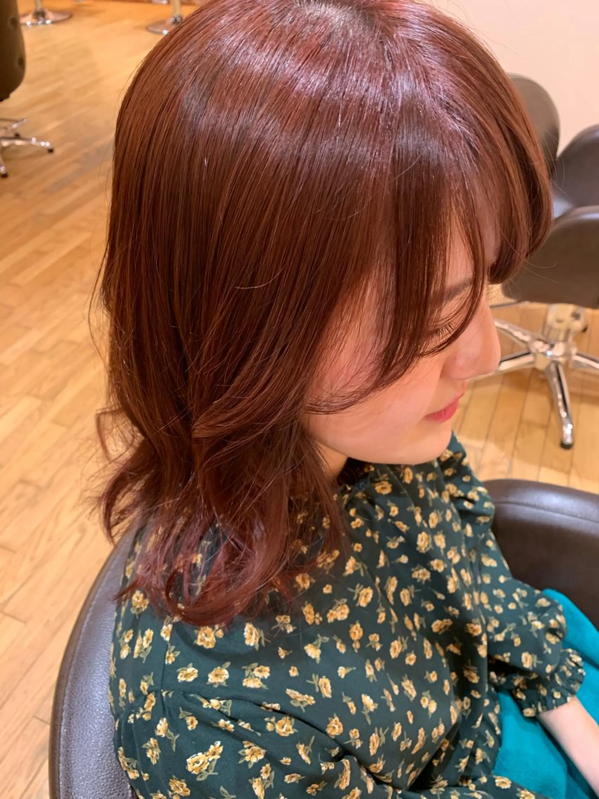 ミディアム カラー 齊藤 衣梨佳のヘアスタイル