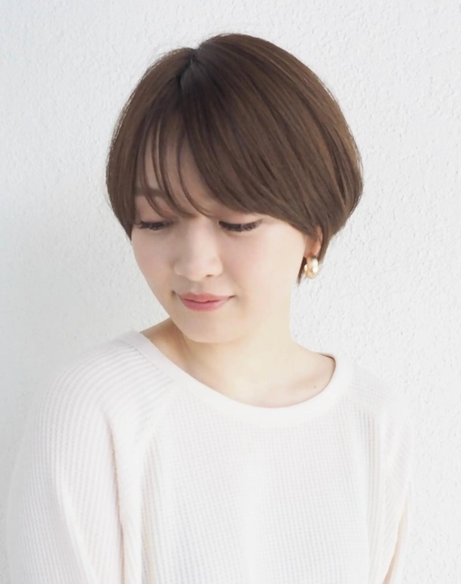 ショート カラー 丸みショート シースルーバング ショートヘア 小顔カット AIR HEALのヘアスタイル