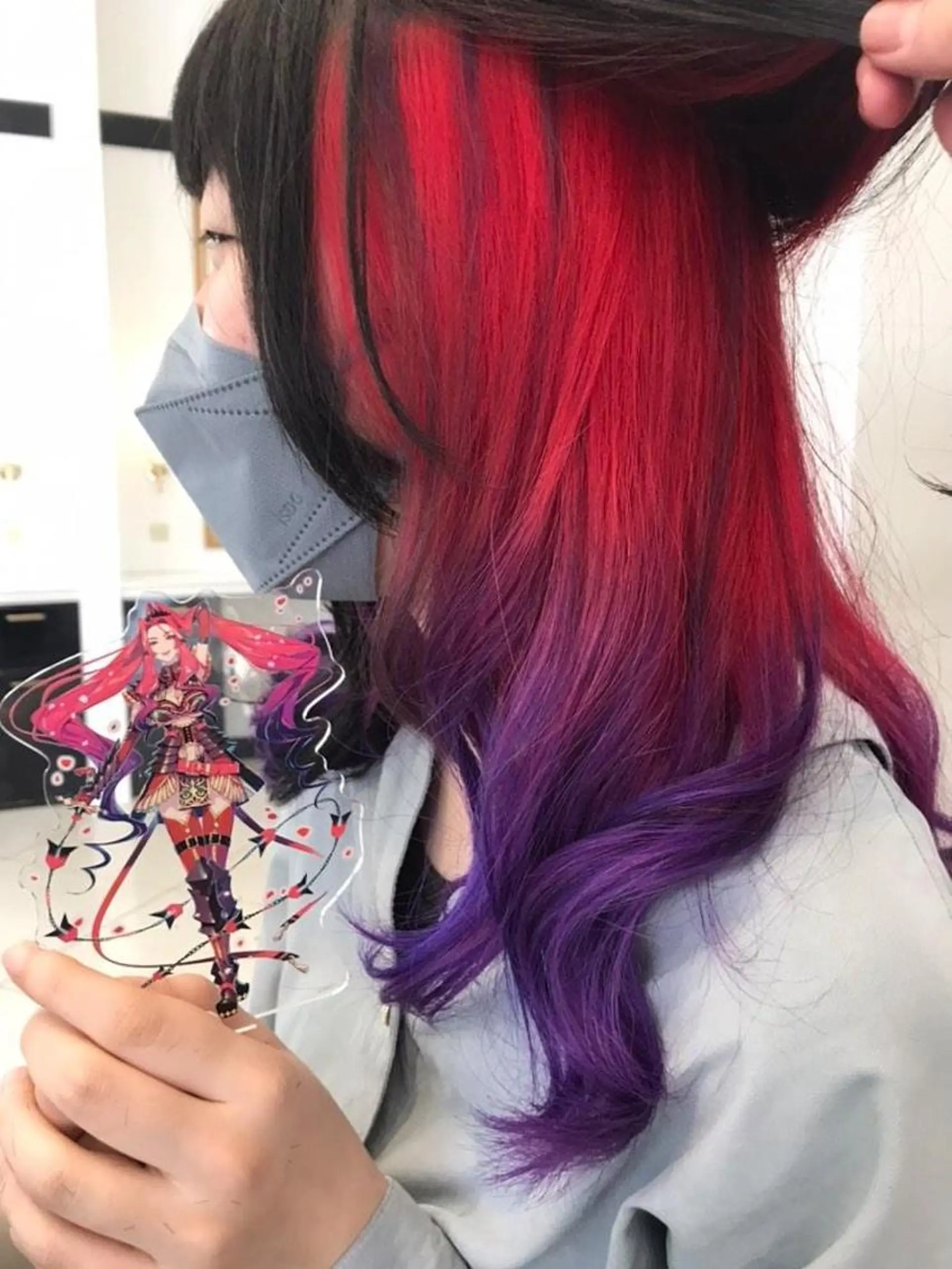 ミディアム カラー インナーカラー レッドカラー バイオレットカラー あらげ 🌈推しカラー🌈ᵕのヘアスタイル