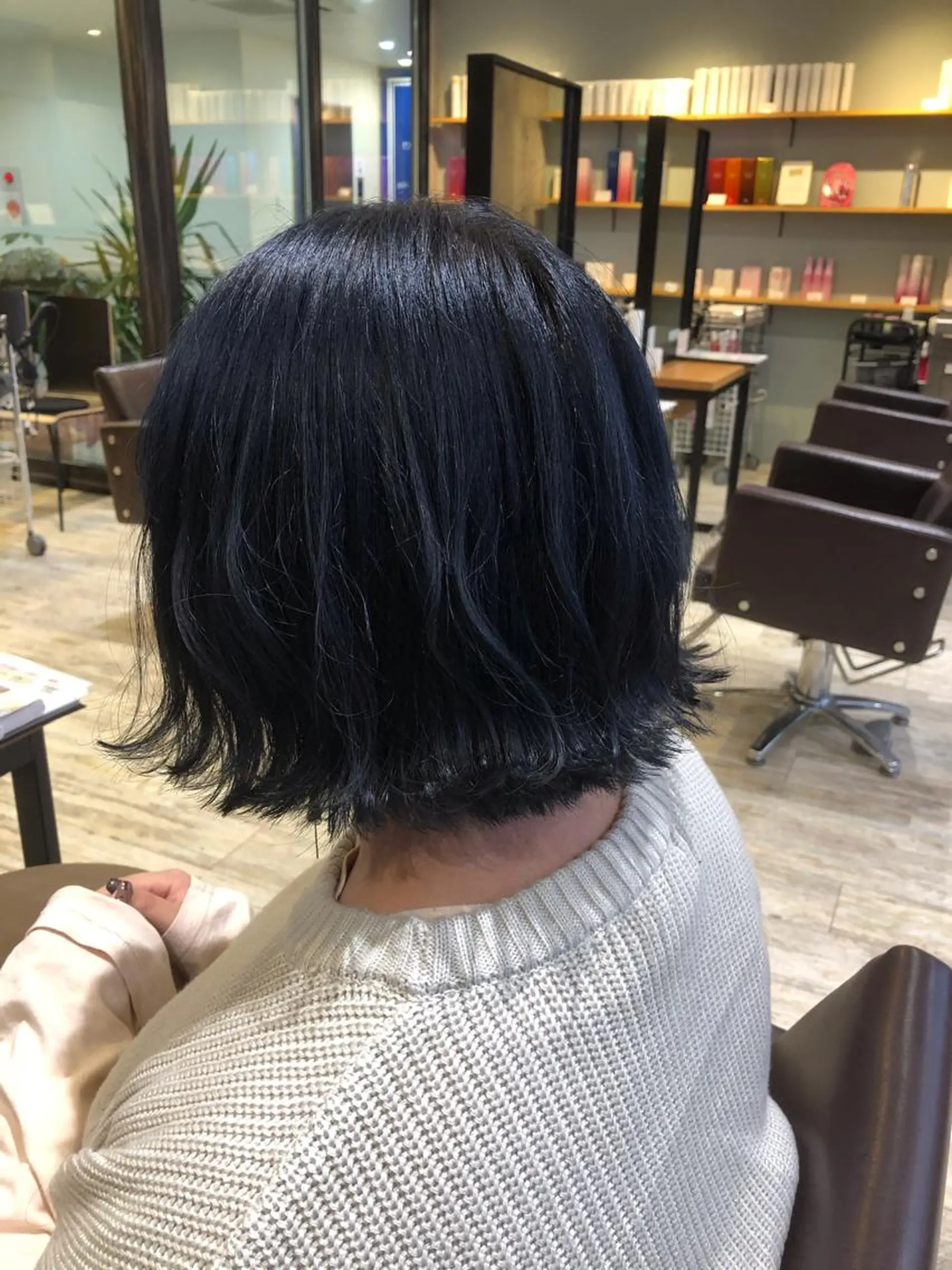 ミディアム カラー パーマ ヘアアレンジ メンズ キッズ ネイル マツエク・マツパ 黒髪 ブルーカラー ブルーブラック ブルー ヘアカラー トリートメント EnBlesS西宮 マンツーマン神道有基のヘアスタイル